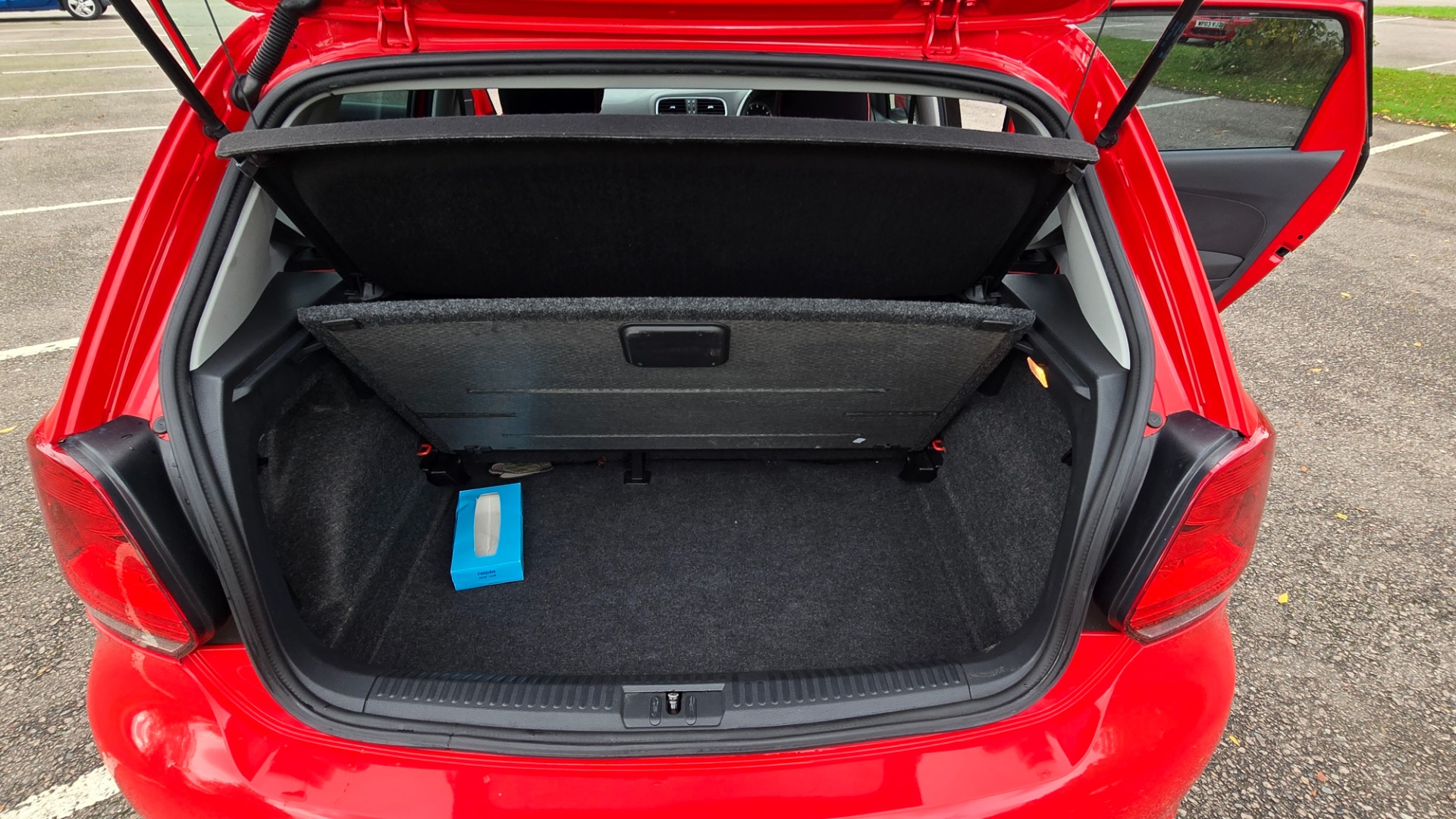 VOLKSWAGEN POLO