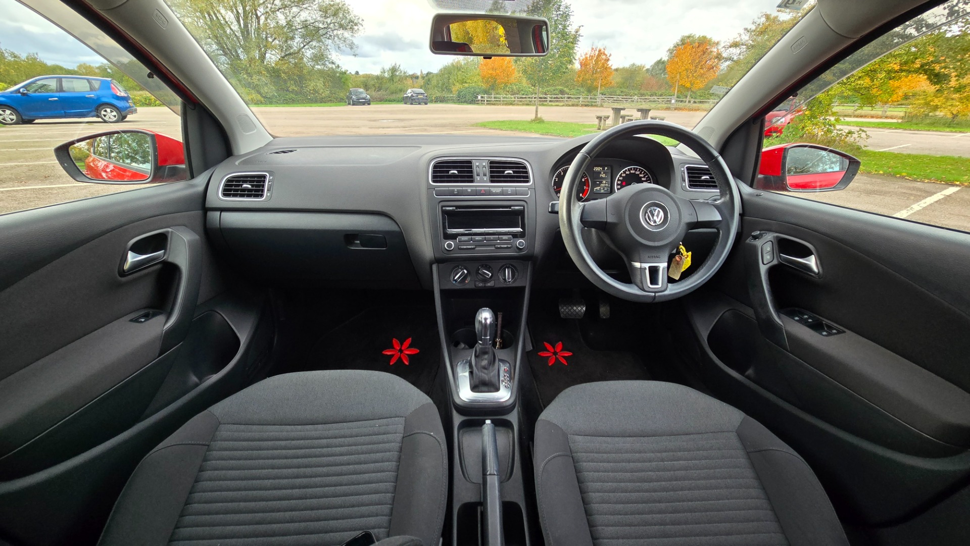 VOLKSWAGEN POLO