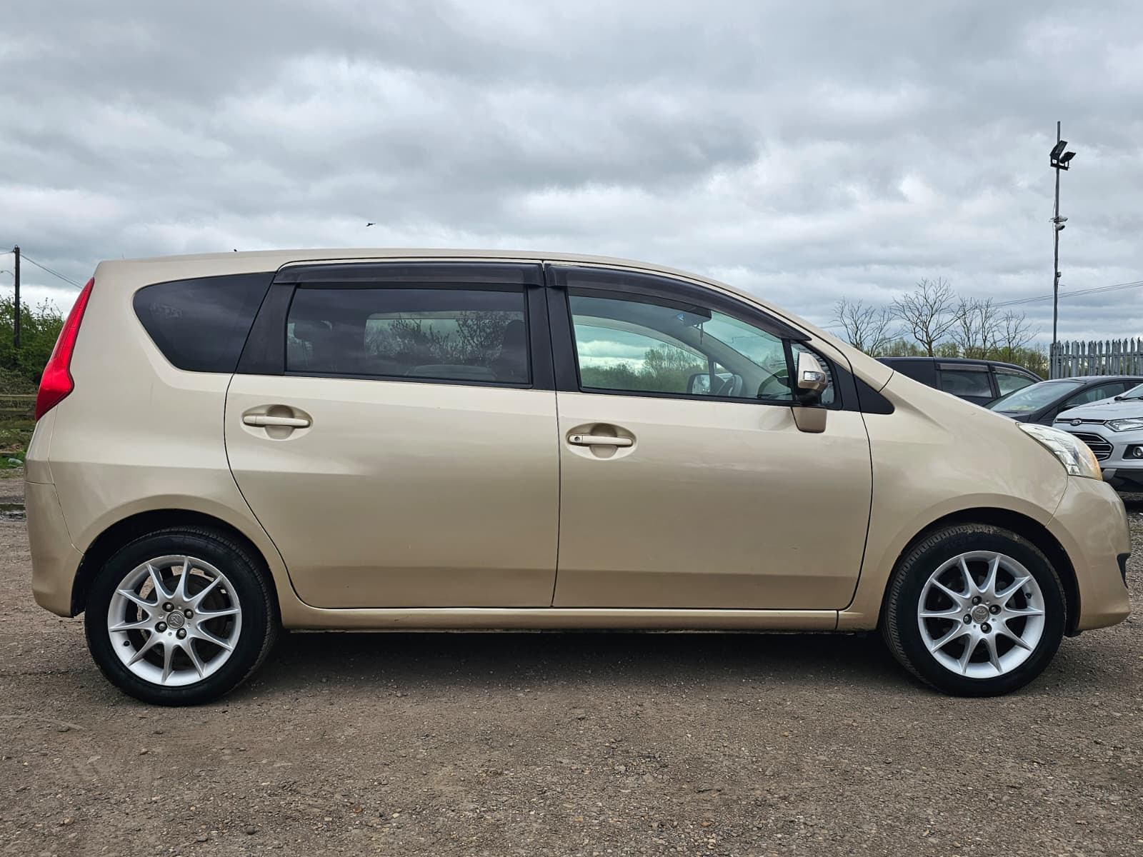 TOYOTA PASSO Corolla 1.5 Auto 7 Seater MPV Ulez Free