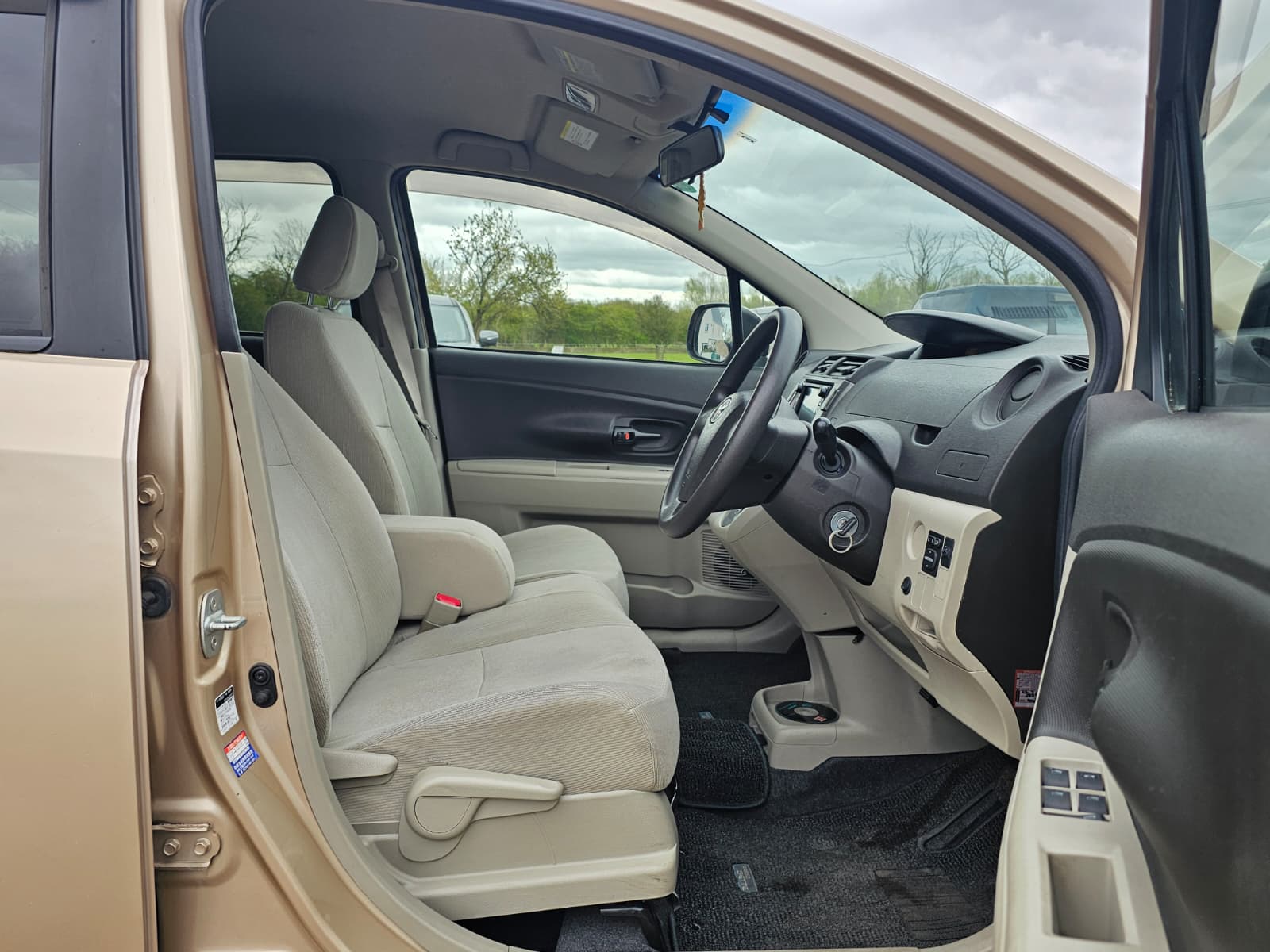 TOYOTA PASSO Corolla 1.5 Auto 7 Seater MPV Ulez Free