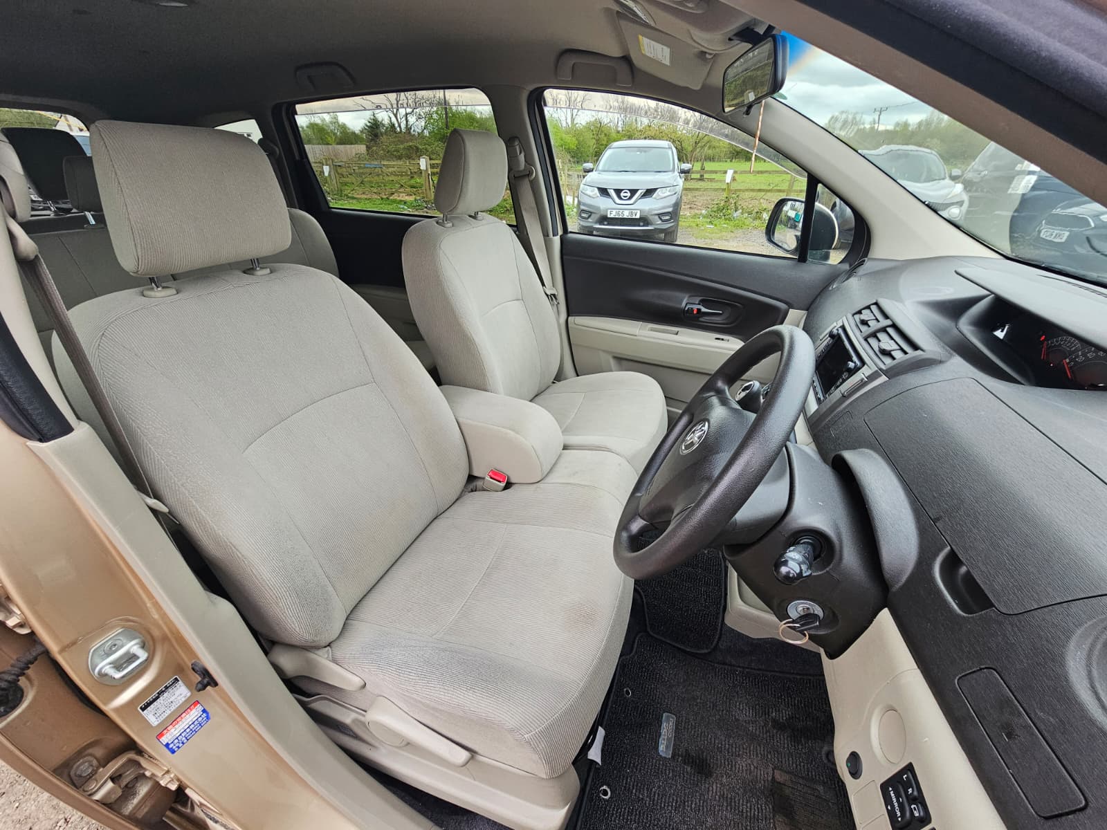 TOYOTA PASSO Corolla 1.5 Auto 7 Seater MPV Ulez Free