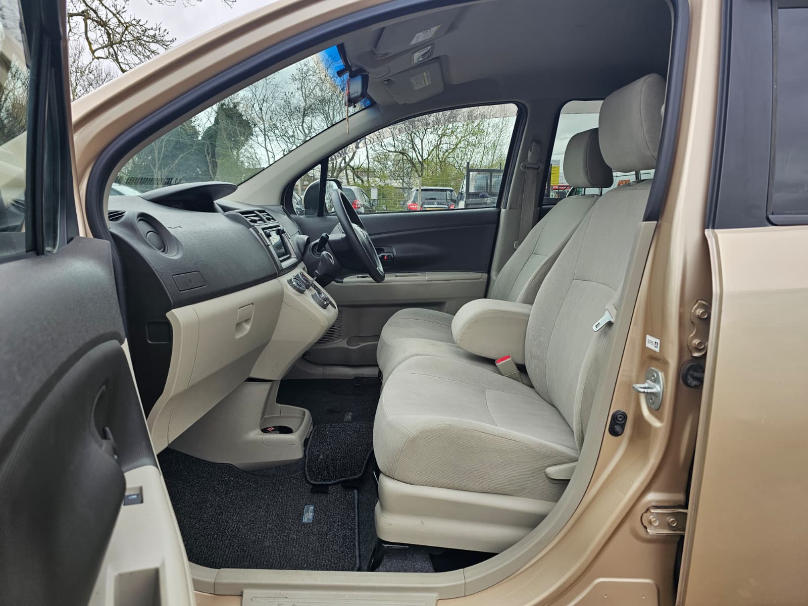 TOYOTA PASSO Corolla 1.5 Auto 7 Seater MPV Ulez Free