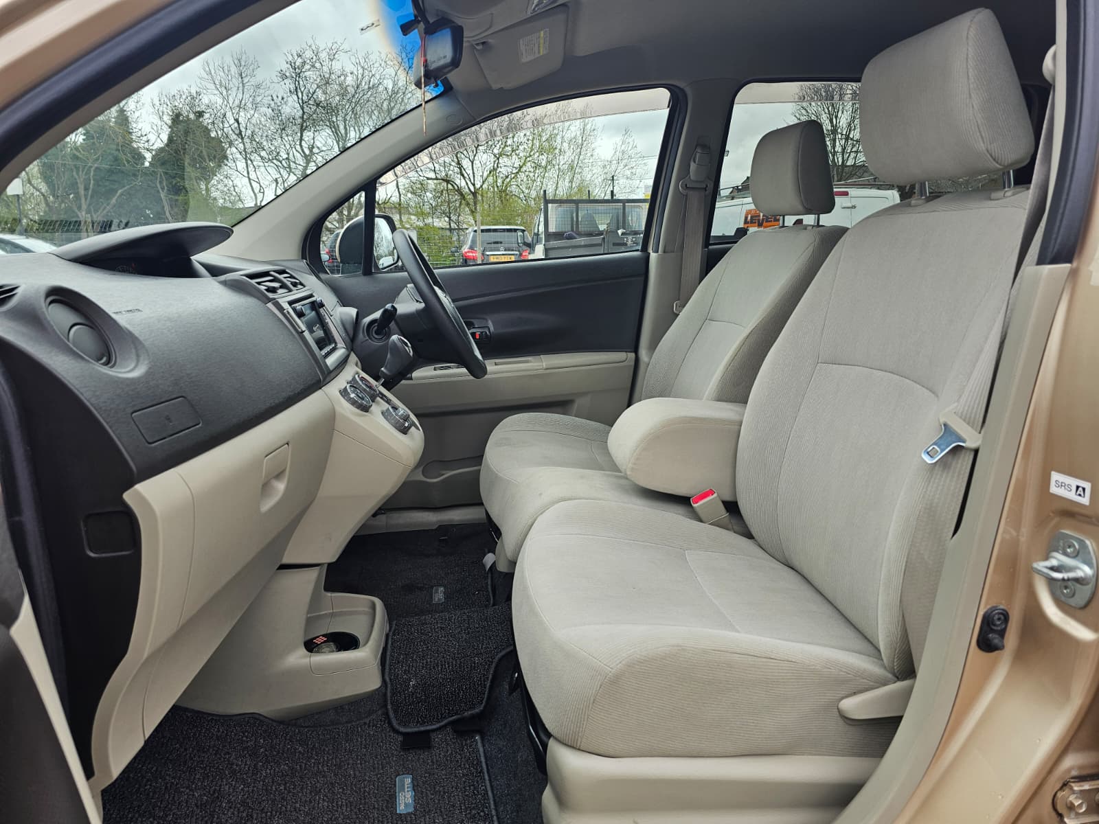 TOYOTA PASSO Corolla 1.5 Auto 7 Seater MPV Ulez Free