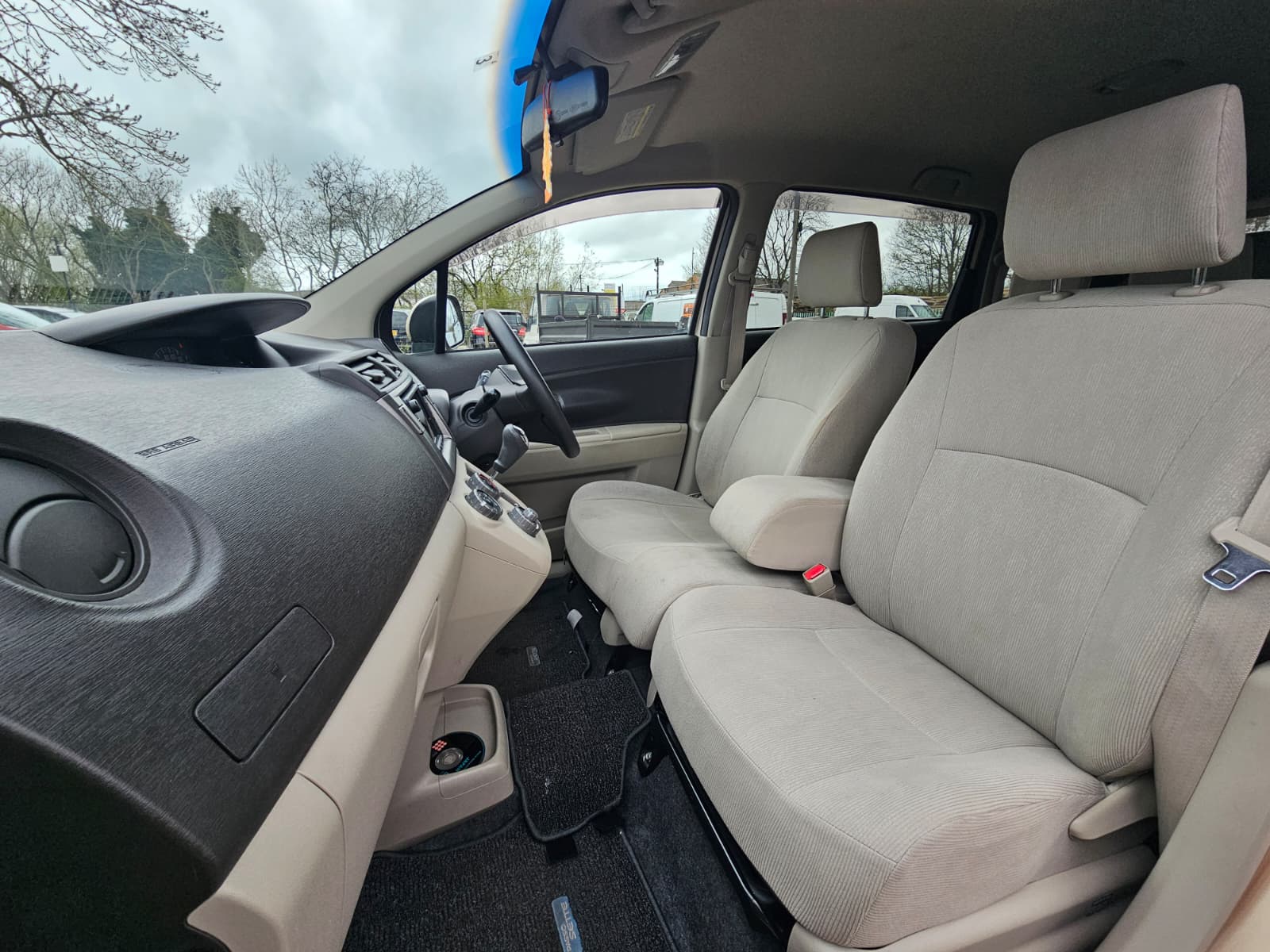 TOYOTA PASSO Corolla 1.5 Auto 7 Seater MPV Ulez Free