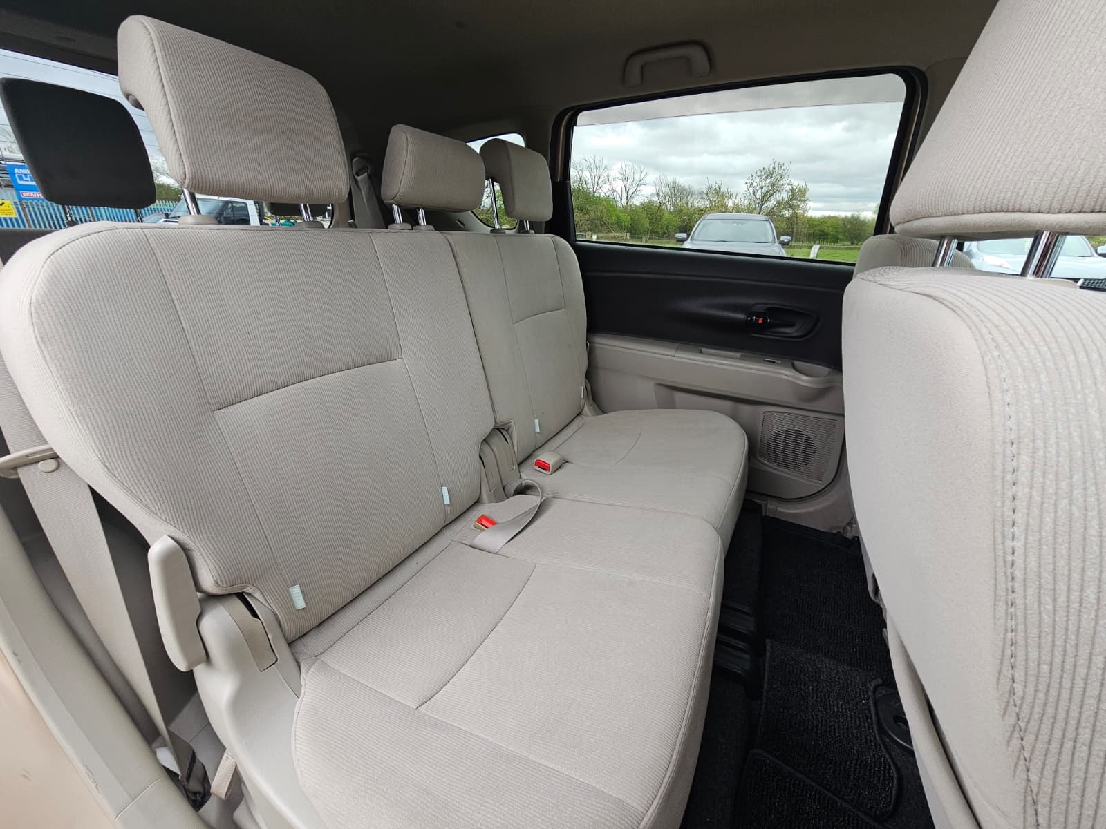 TOYOTA PASSO Corolla 1.5 Auto 7 Seater MPV Ulez Free