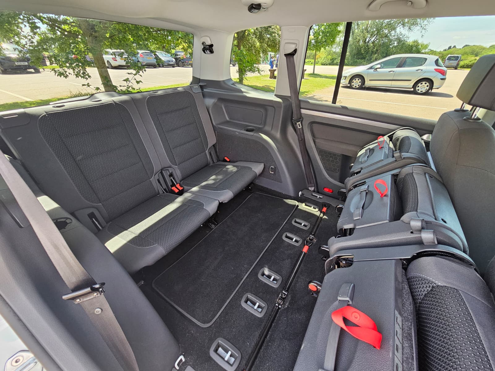 VOLKSWAGEN TOURAN 1.4 TSI SE DSG Euro 5 5dr