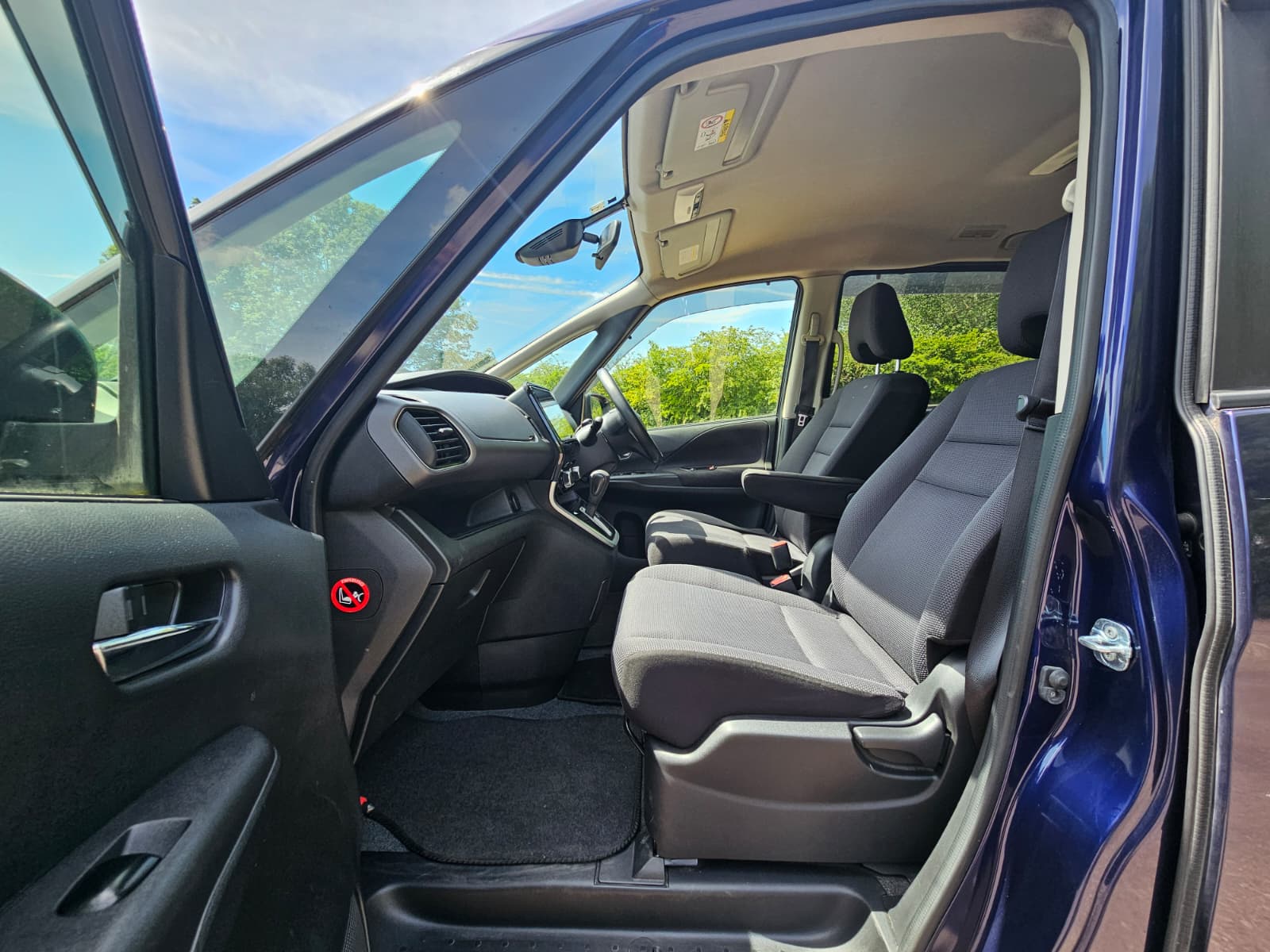 NISSAN SERENA 2.0L Automatic S-Hybrid 8 Seater MPV