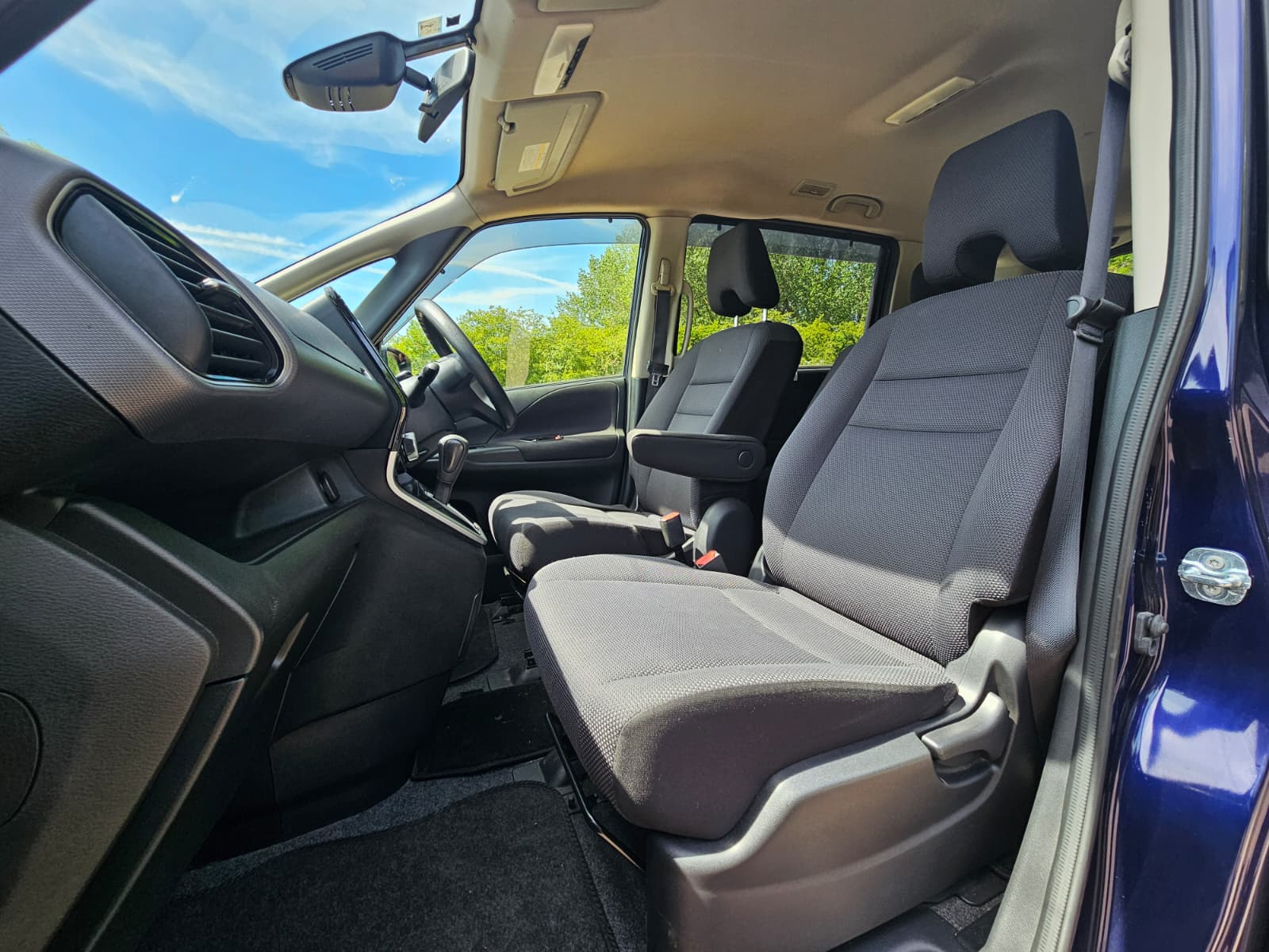 NISSAN SERENA 2.0L Automatic S-Hybrid 8 Seater MPV