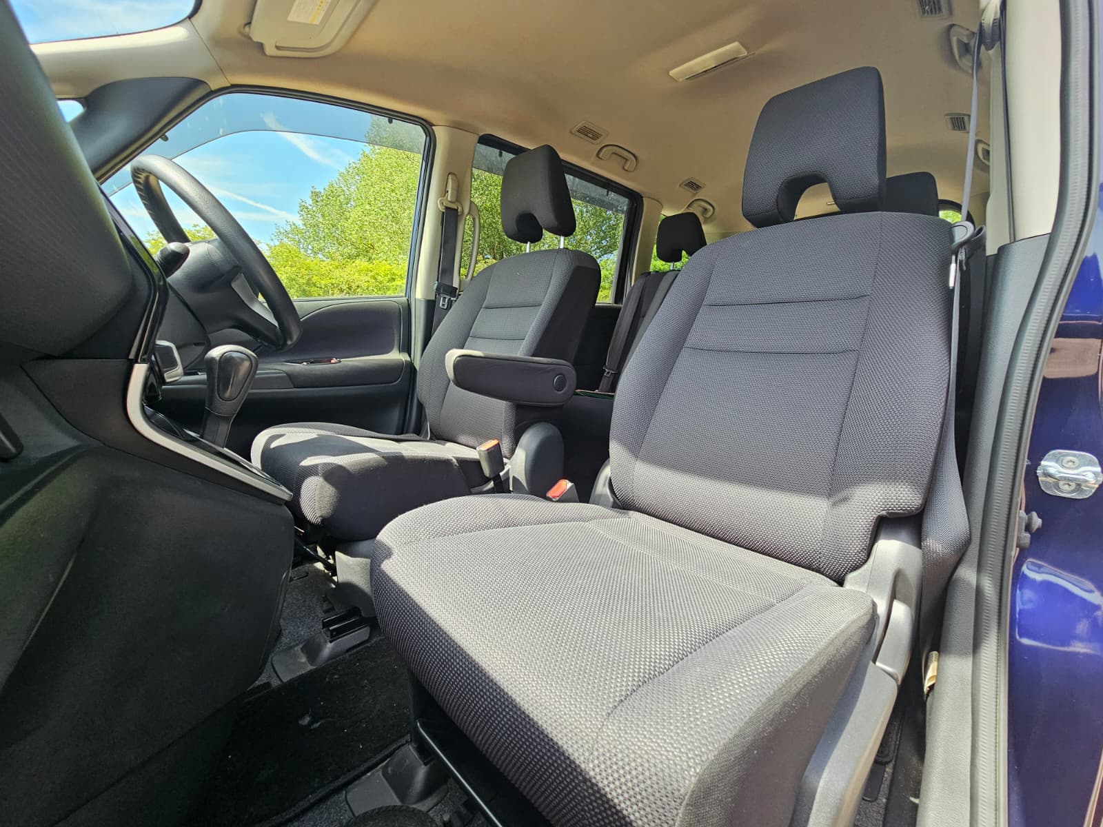NISSAN SERENA 2.0L Automatic S-Hybrid 8 Seater MPV