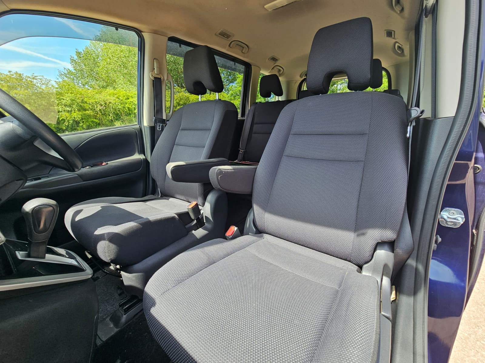 NISSAN SERENA 2.0L Automatic S-Hybrid 8 Seater MPV