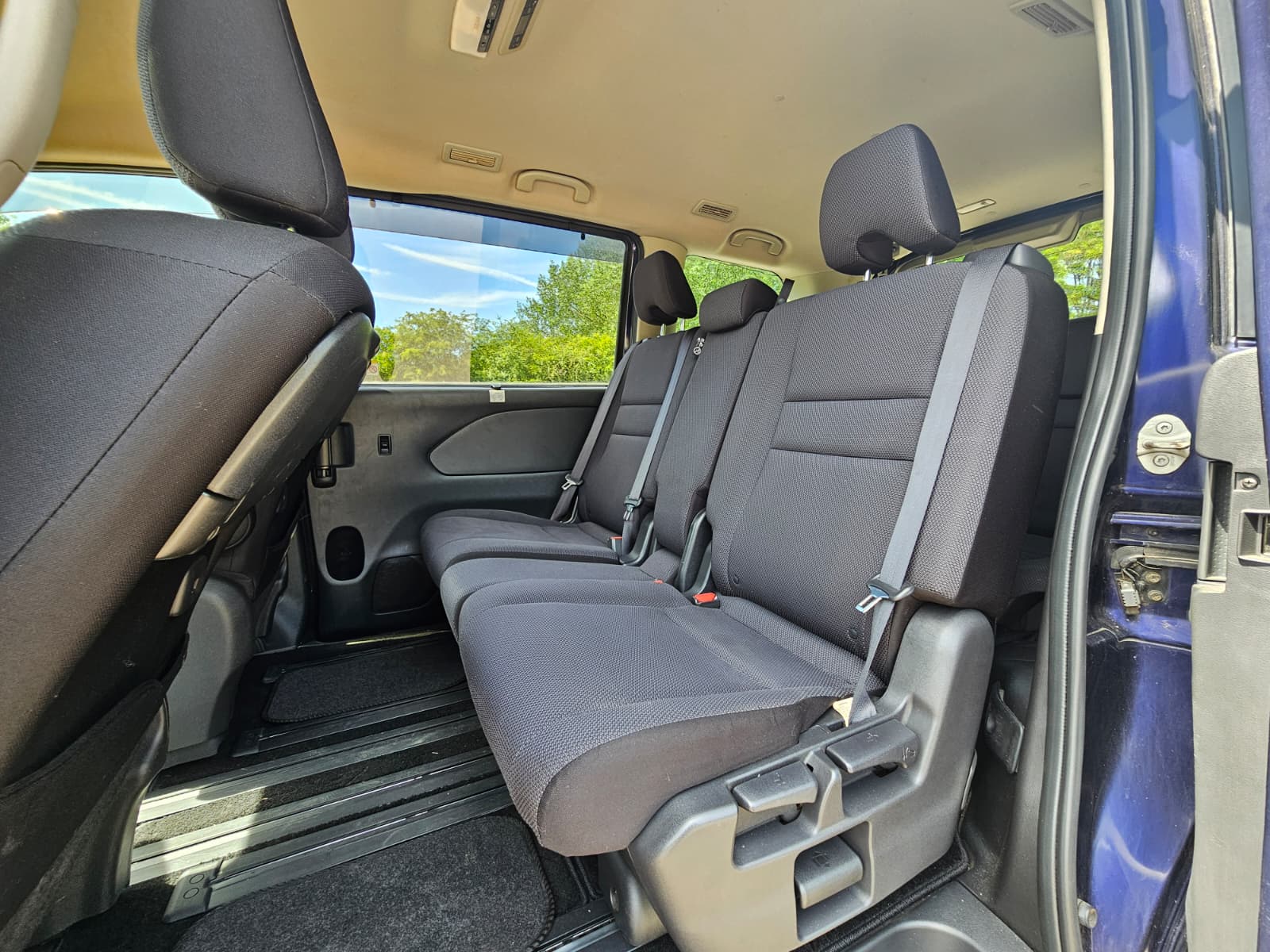 NISSAN SERENA 2.0L Automatic S-Hybrid 8 Seater MPV