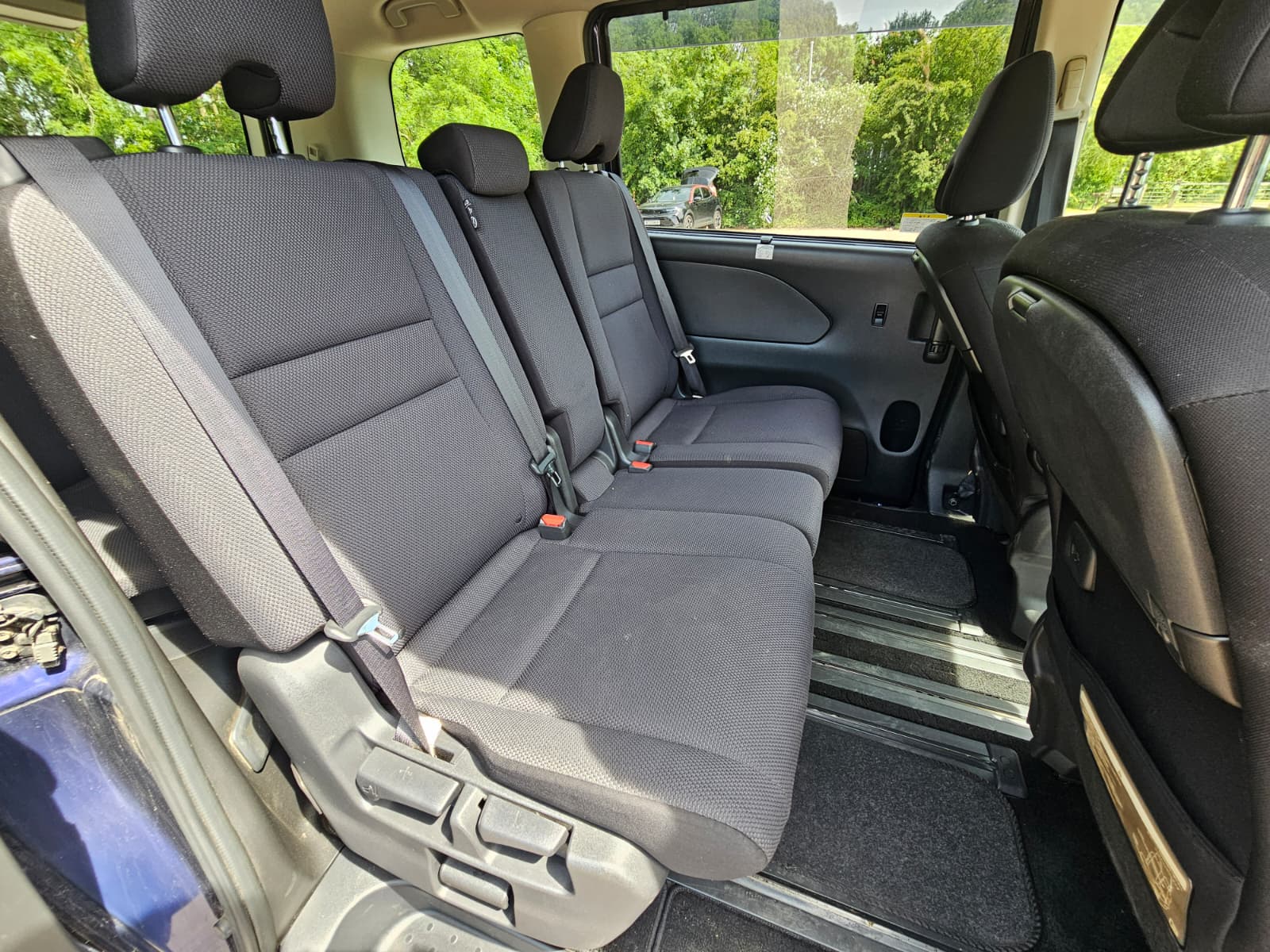 NISSAN SERENA 2.0L Automatic S-Hybrid 8 Seater MPV