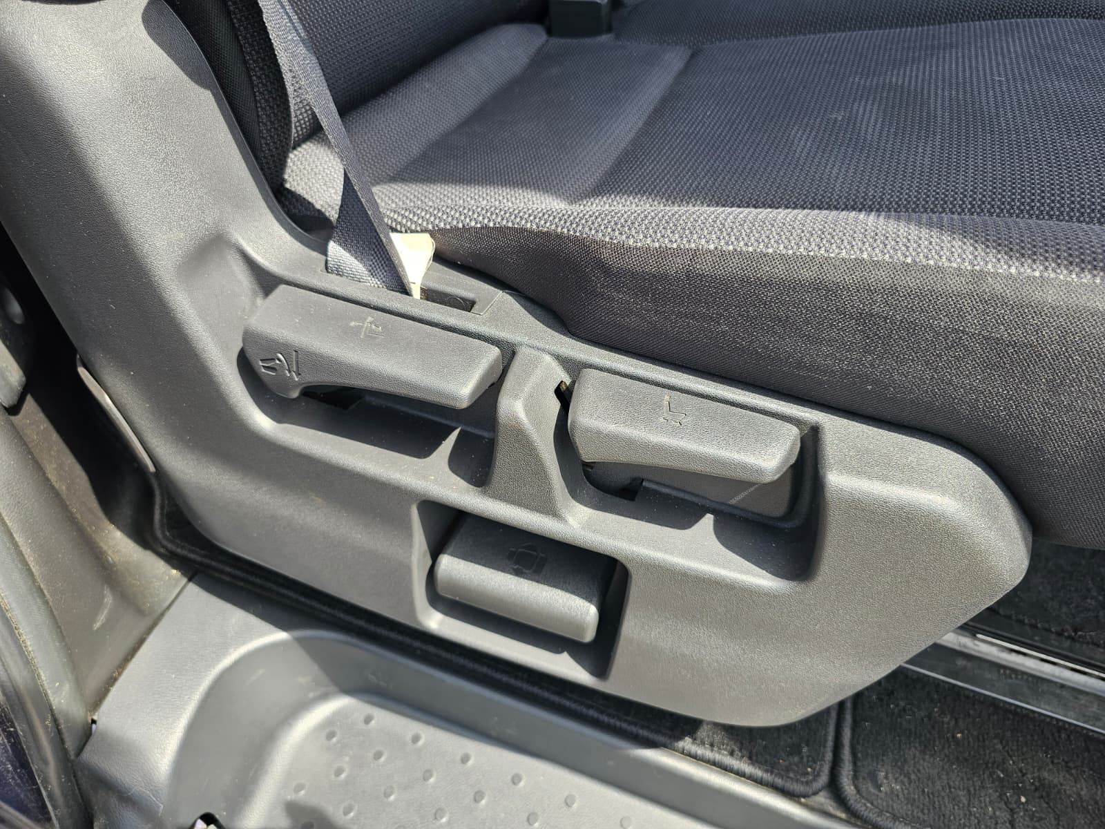 NISSAN SERENA 2.0L Automatic S-Hybrid 8 Seater MPV