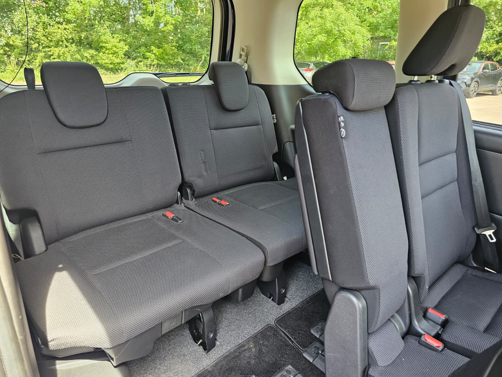 NISSAN SERENA 2.0L Automatic S-Hybrid 8 Seater MPV