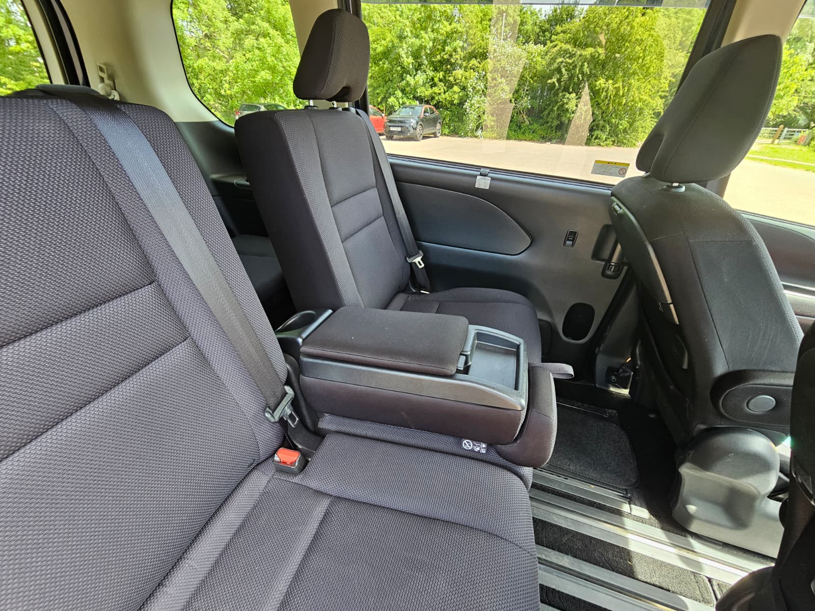 NISSAN SERENA 2.0L Automatic S-Hybrid 8 Seater MPV