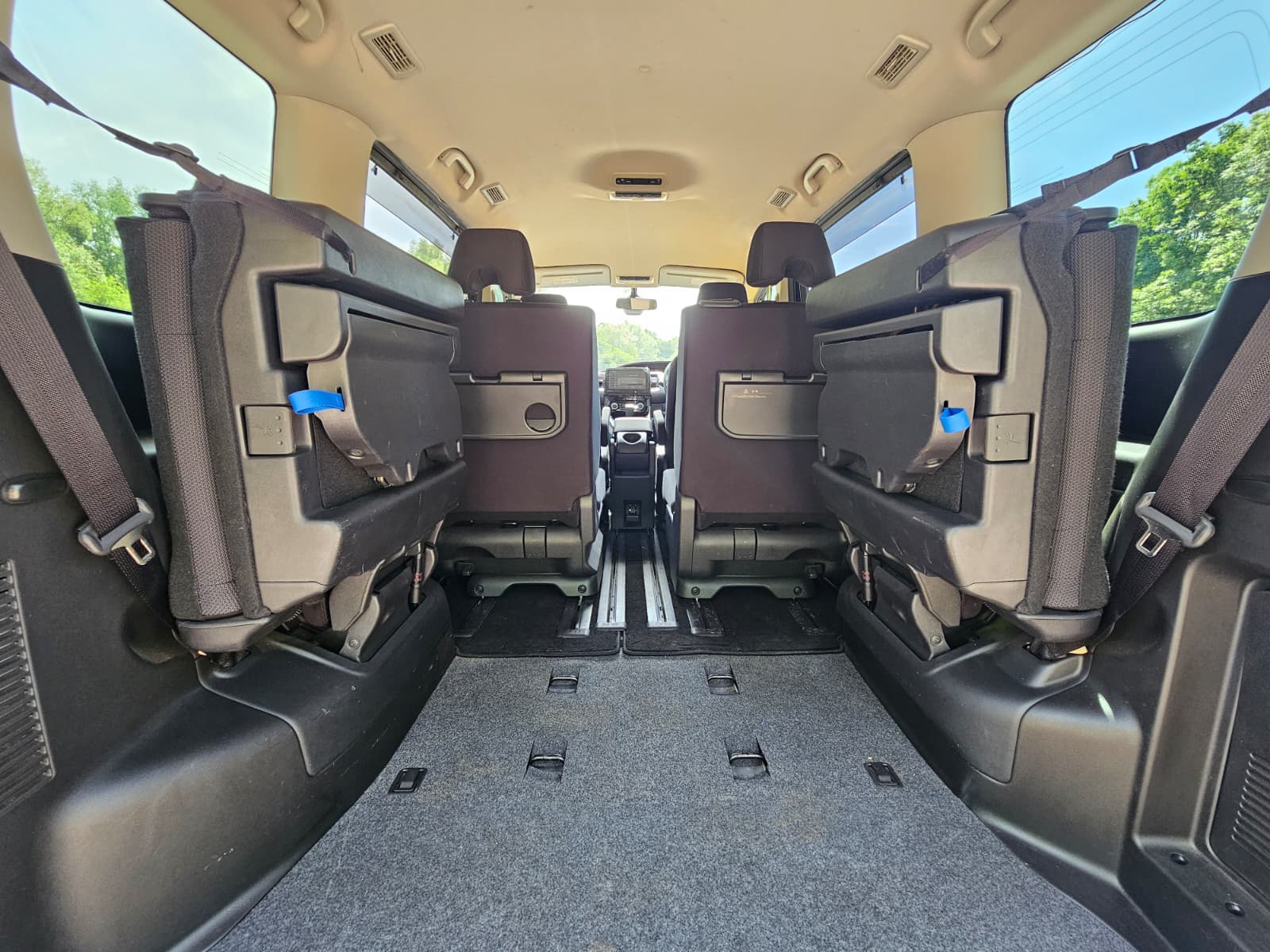 NISSAN SERENA 2.0L Automatic S-Hybrid 8 Seater MPV