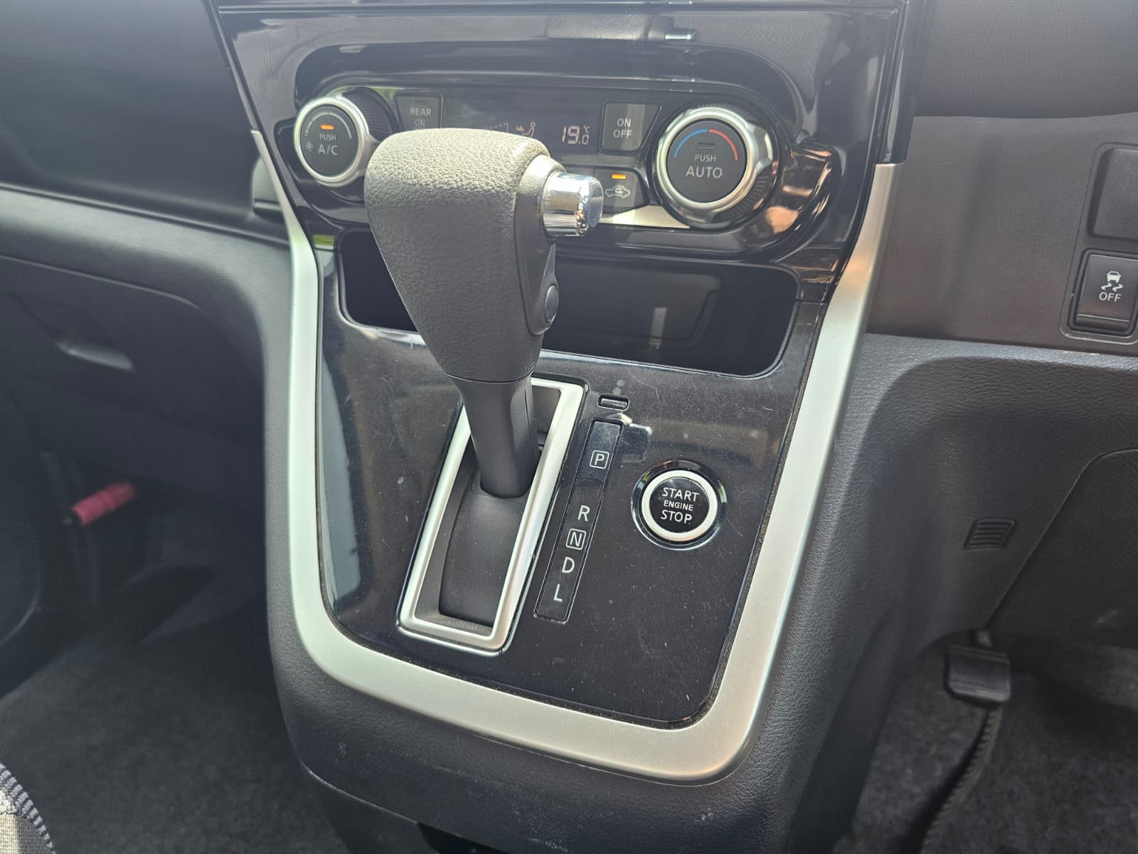 NISSAN SERENA 2.0L Automatic S-Hybrid 8 Seater MPV