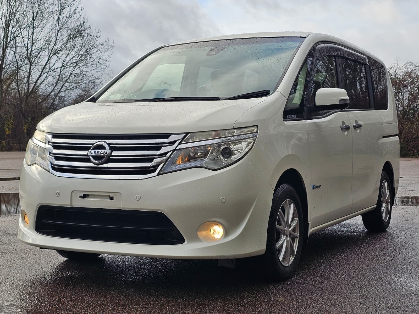 NISSAN SERENA 2.0h Automatic Hybrid CVT 8 Seater MPV