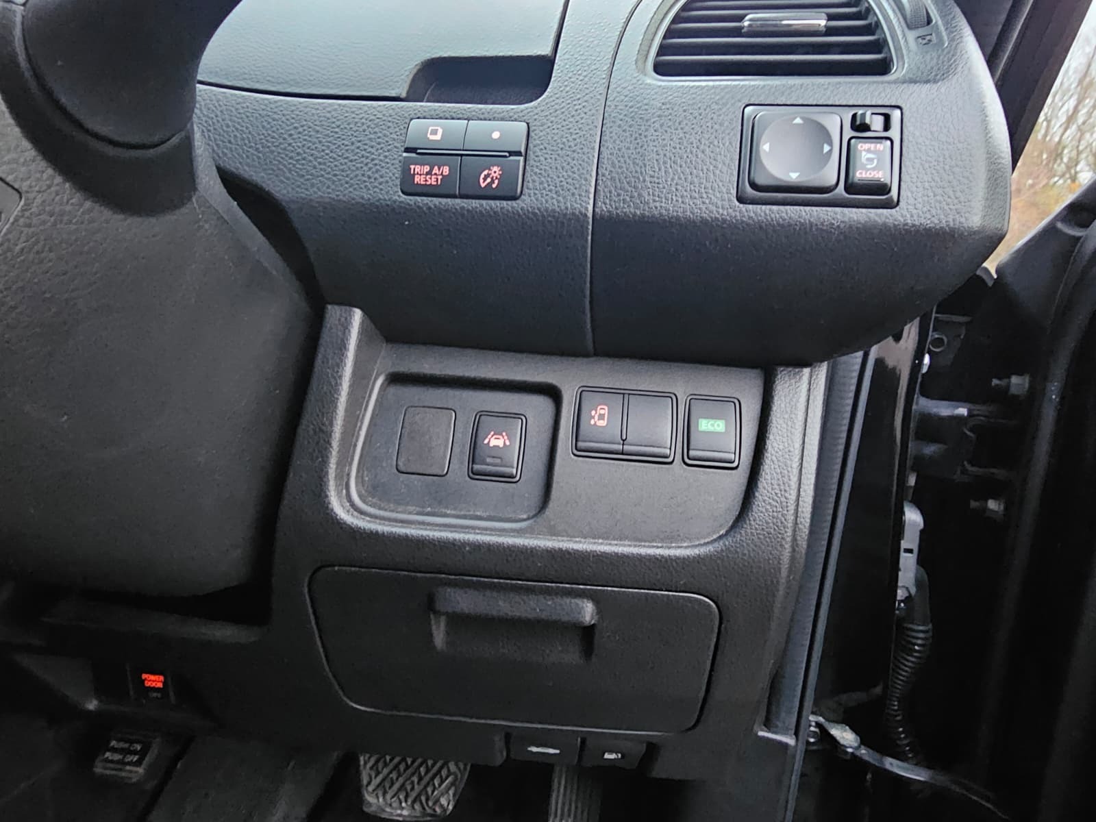 NISSAN SERENA 2.0h Automatic Hybrid CVT 8 Seater MPV