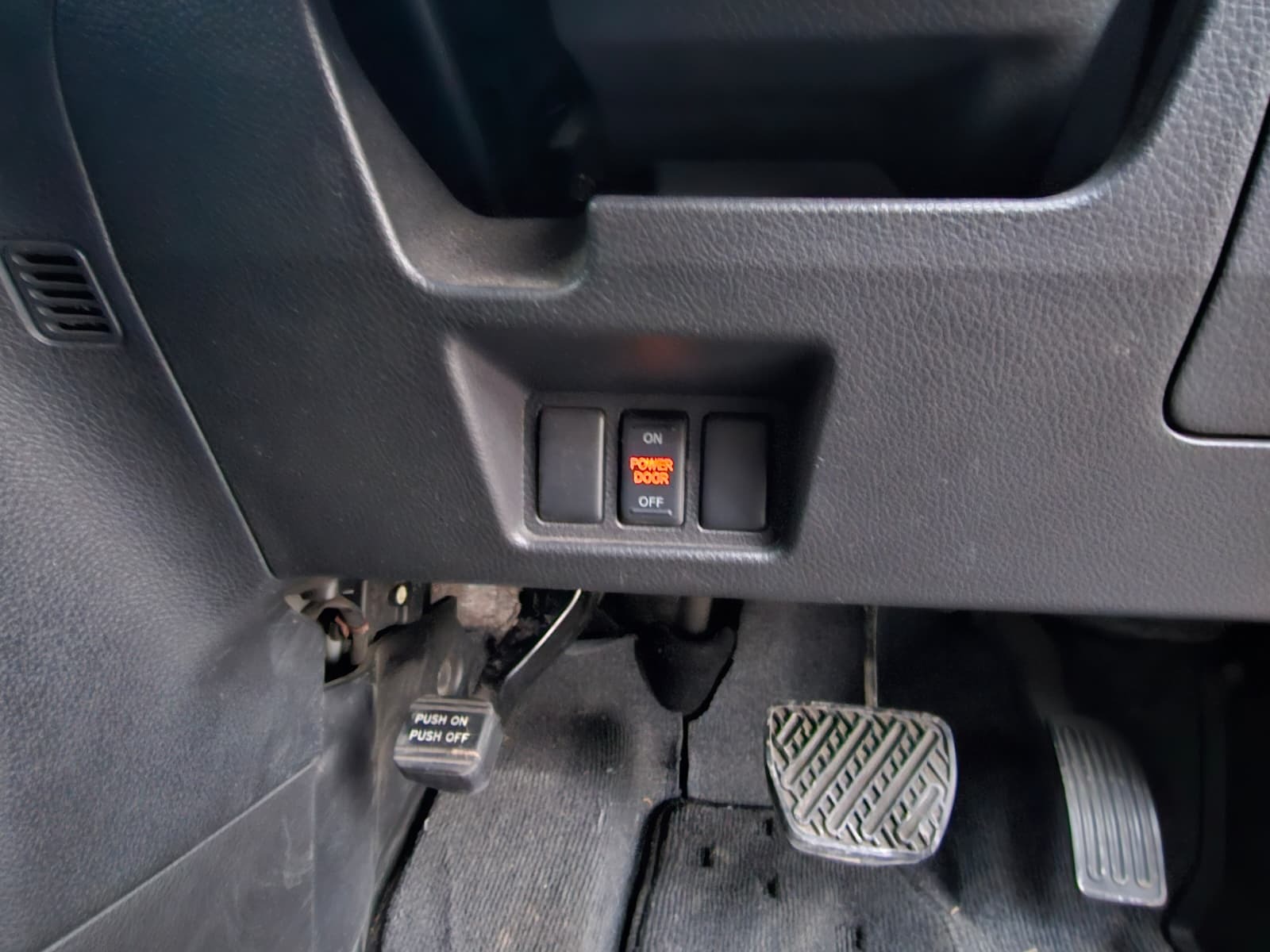 NISSAN SERENA 2.0h Automatic Hybrid CVT 8 Seater MPV