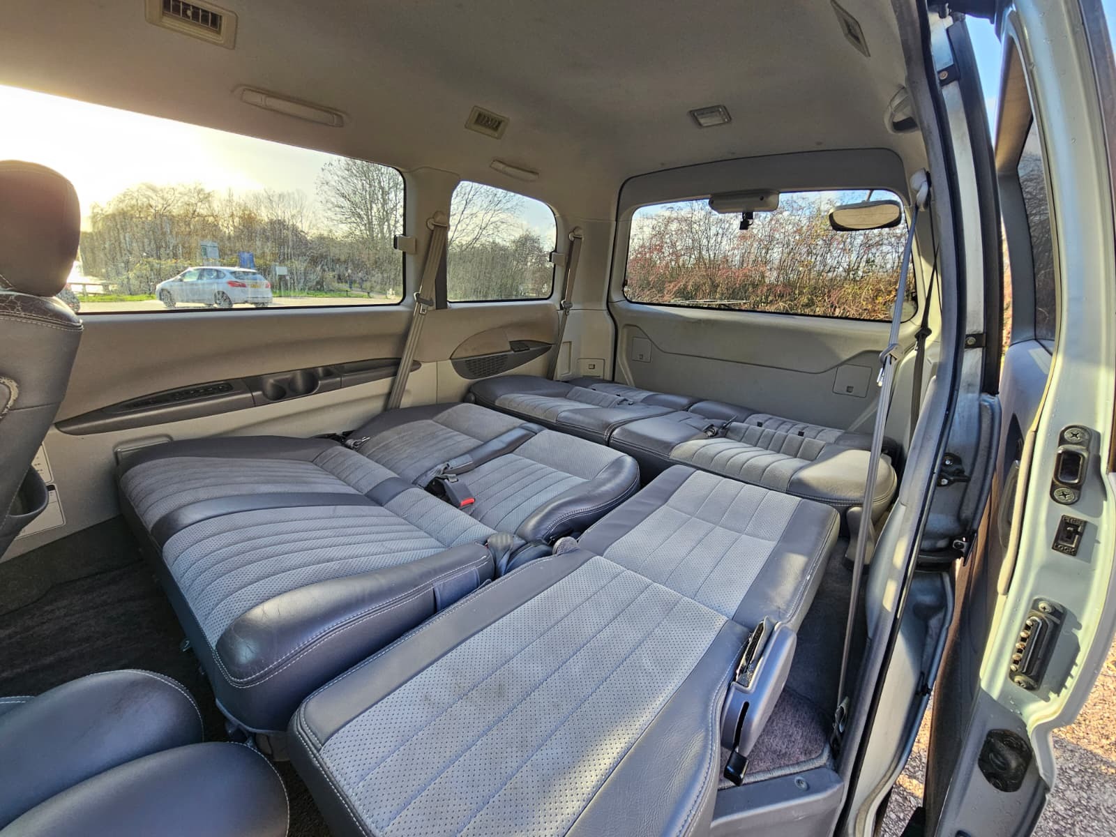 MITSUBISHI DELICA L400 Spacegear Chamonix 3.0 Auto V6 4X4 / 2WD