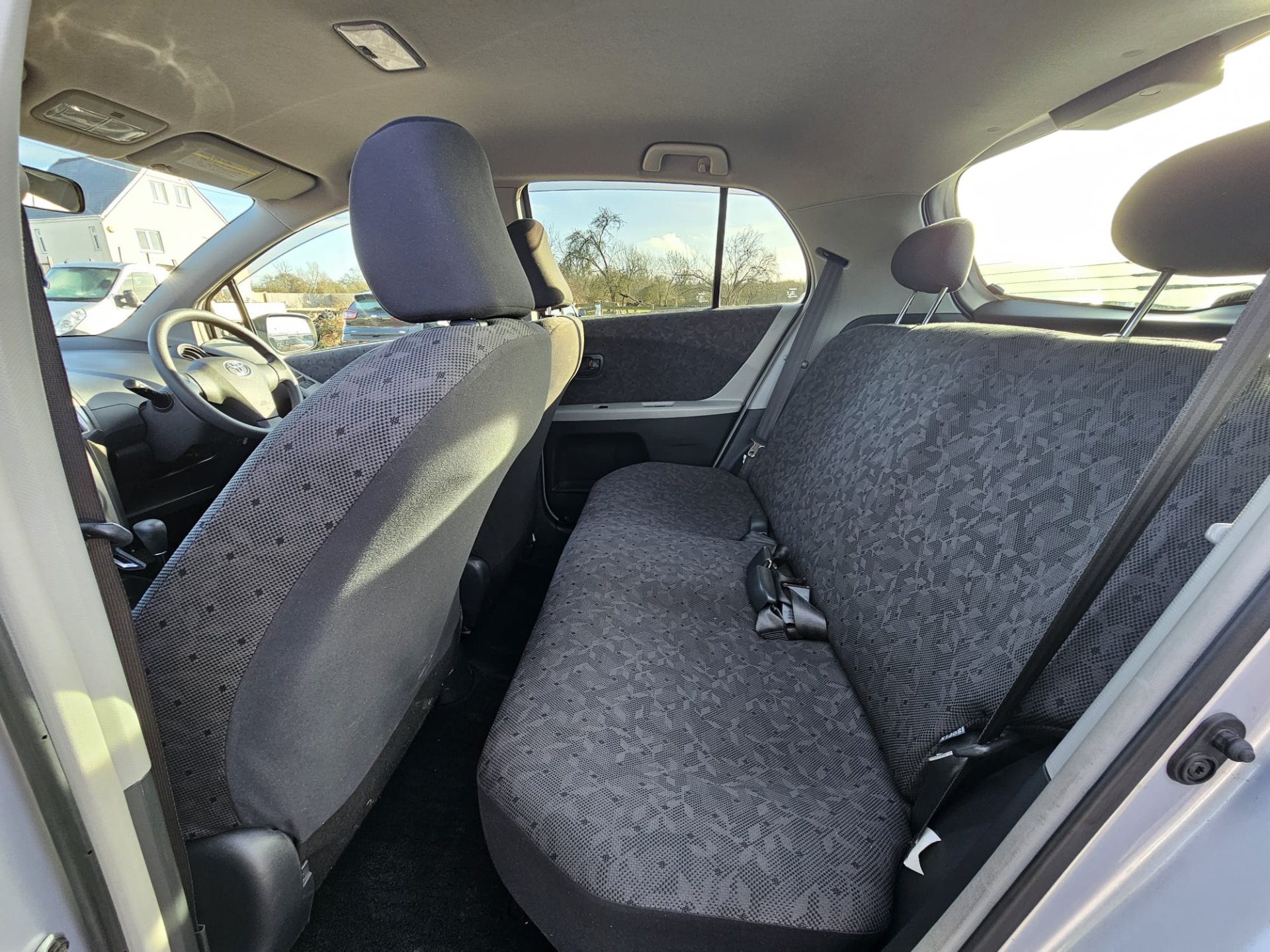 TOYOTA VITZ Yaris