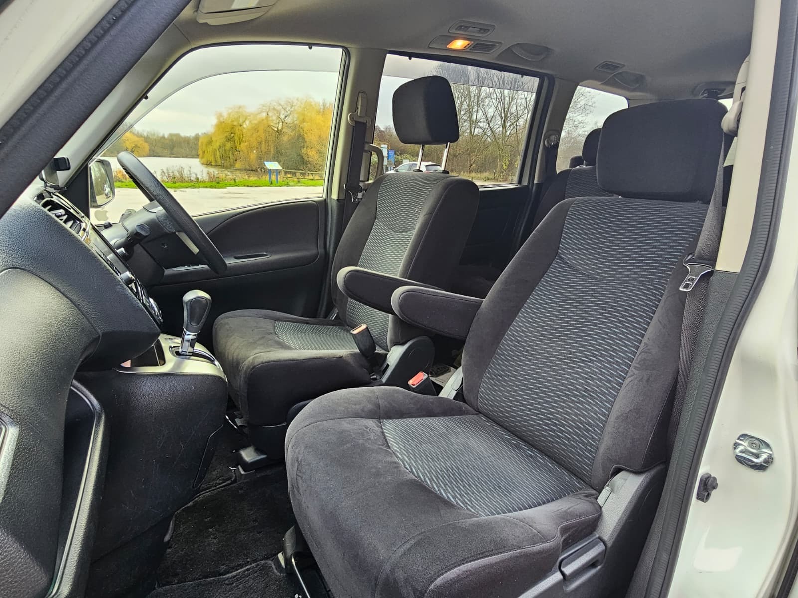 NISSAN SERENA 2.0h Automatic Hybrid CVT 8 Seater MPV