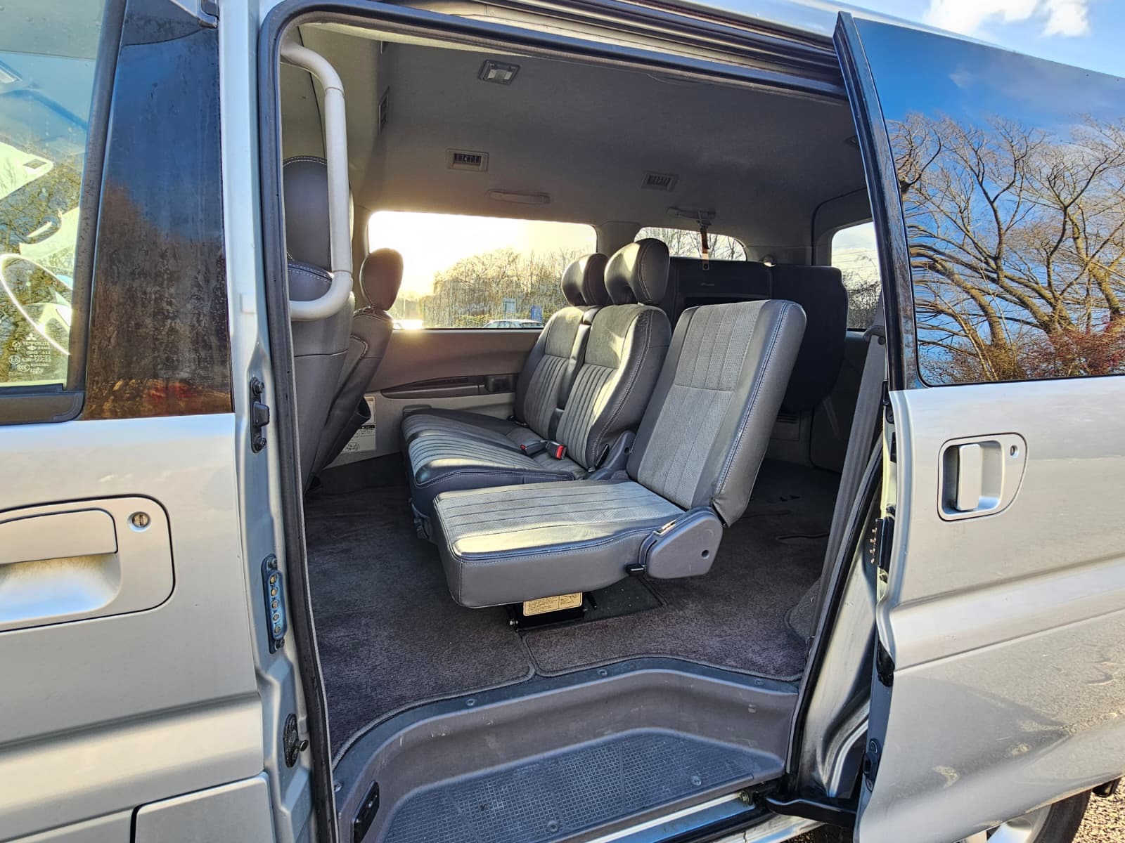 MITSUBISHI DELICA L400 Spacegear Chamonix 3.0 Auto V6 4X4 / 2WD