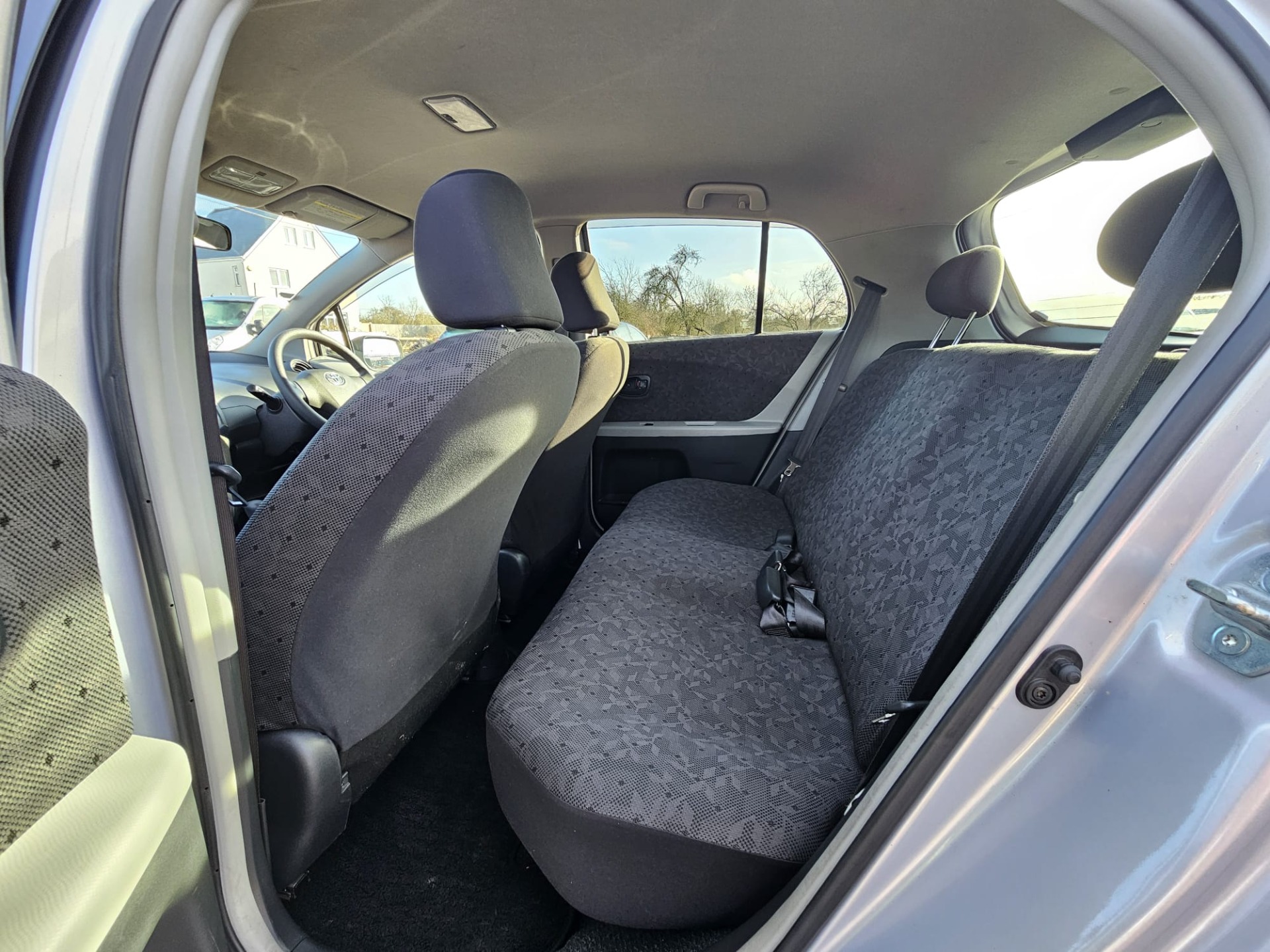 TOYOTA VITZ Yaris