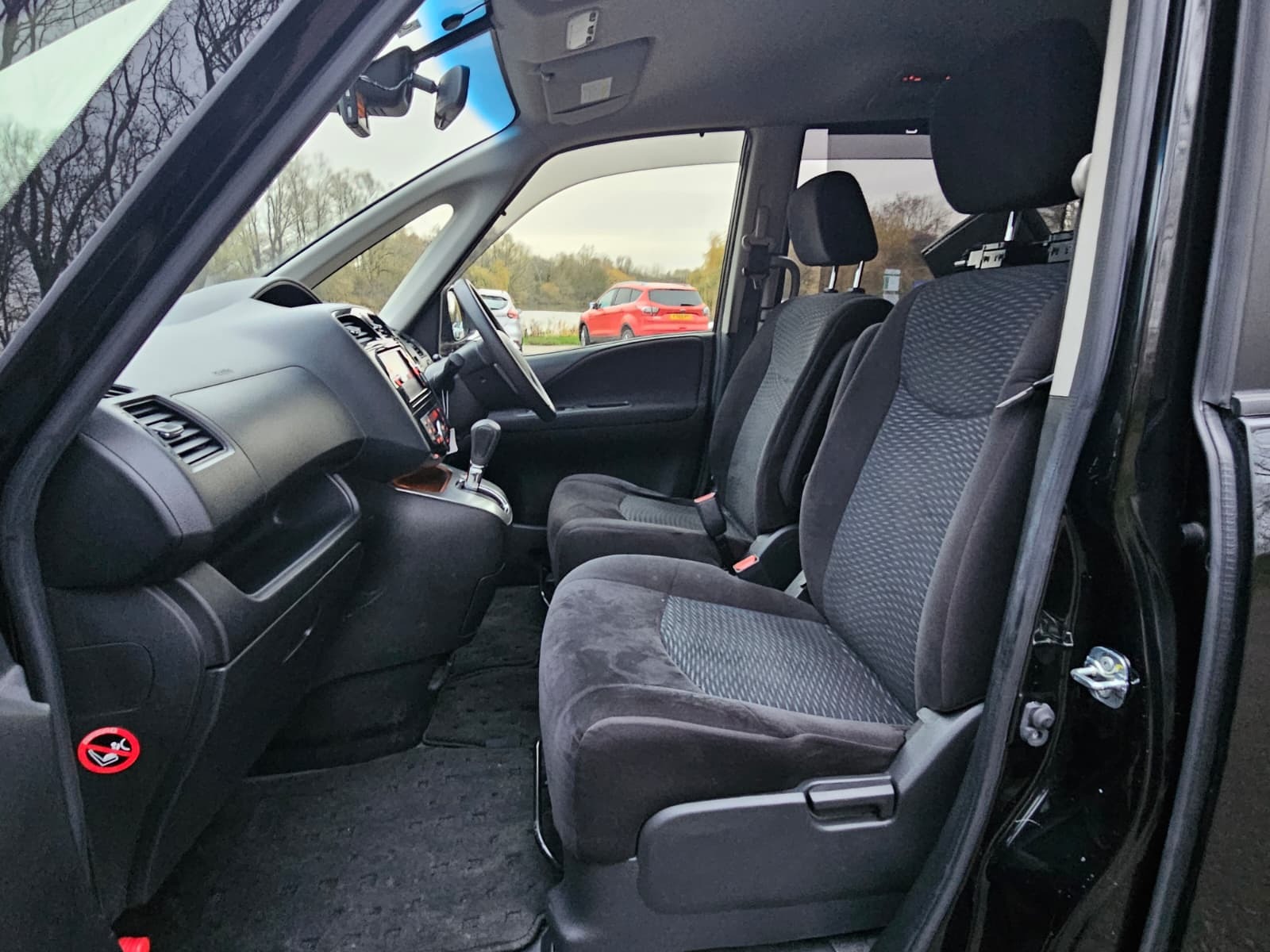 NISSAN SERENA 2.0h Automatic Hybrid CVT 8 Seater MPV