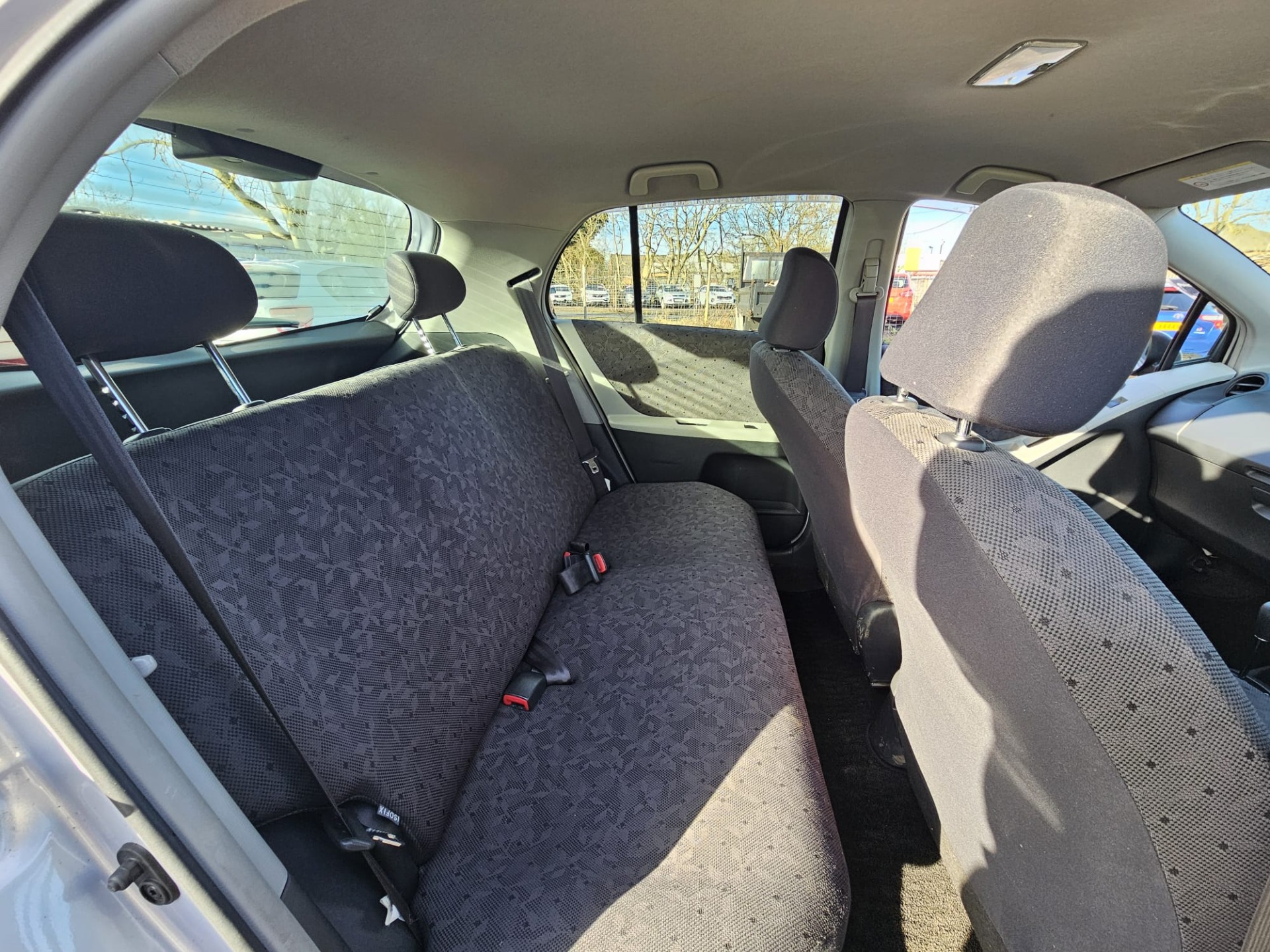 TOYOTA VITZ Yaris