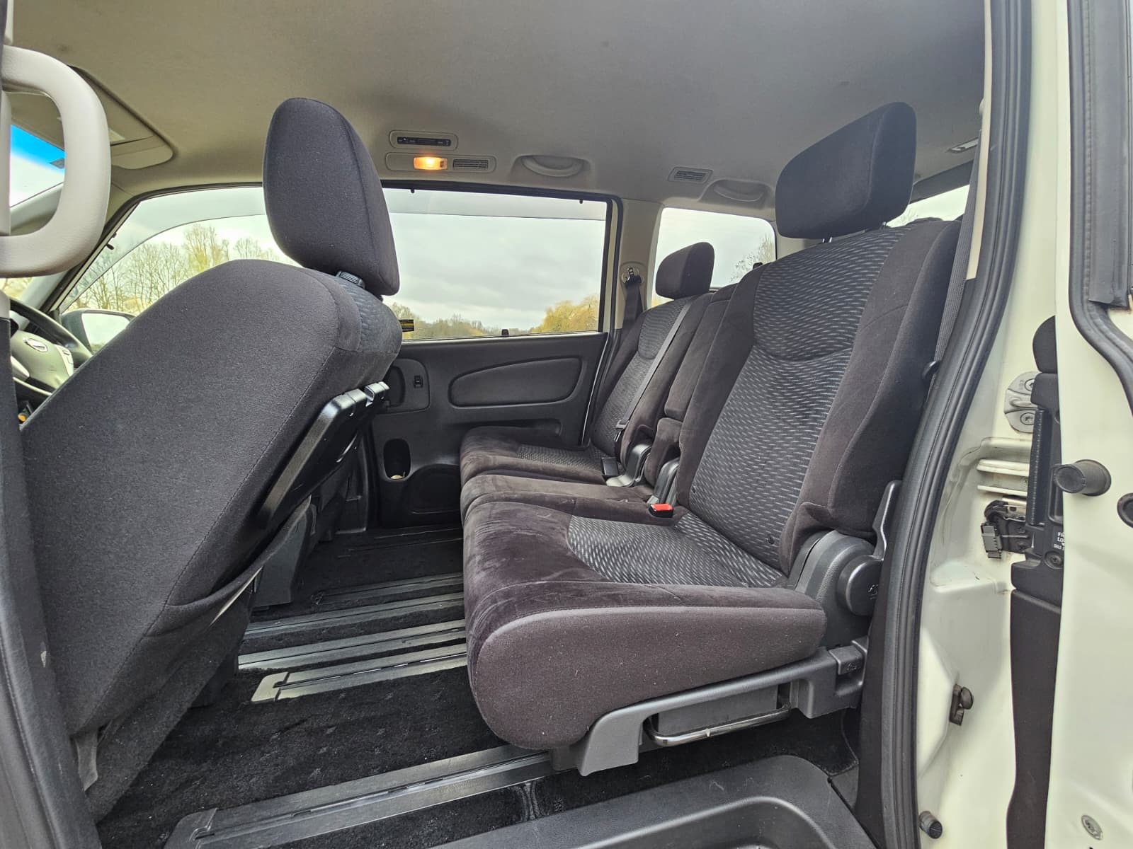 NISSAN SERENA 2.0h Automatic Hybrid CVT 8 Seater MPV