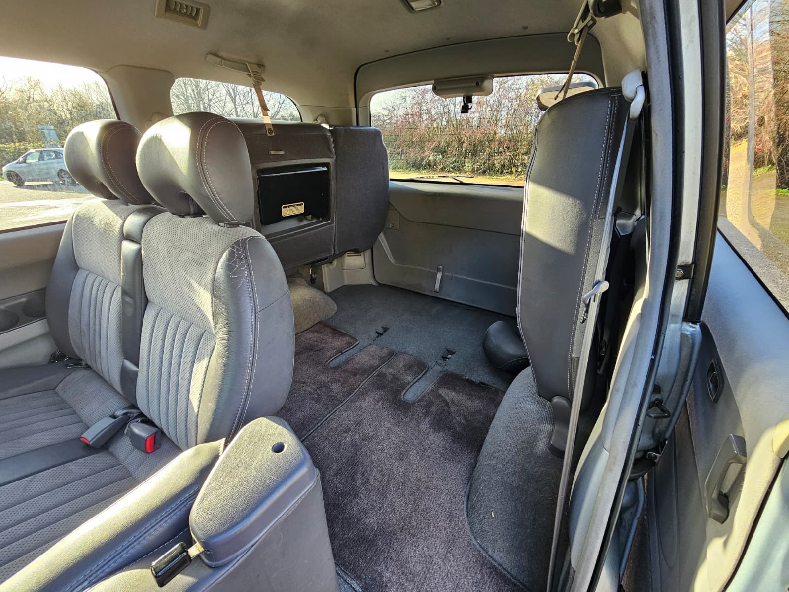 MITSUBISHI DELICA L400 Spacegear Chamonix 3.0 Auto V6 4X4 / 2WD