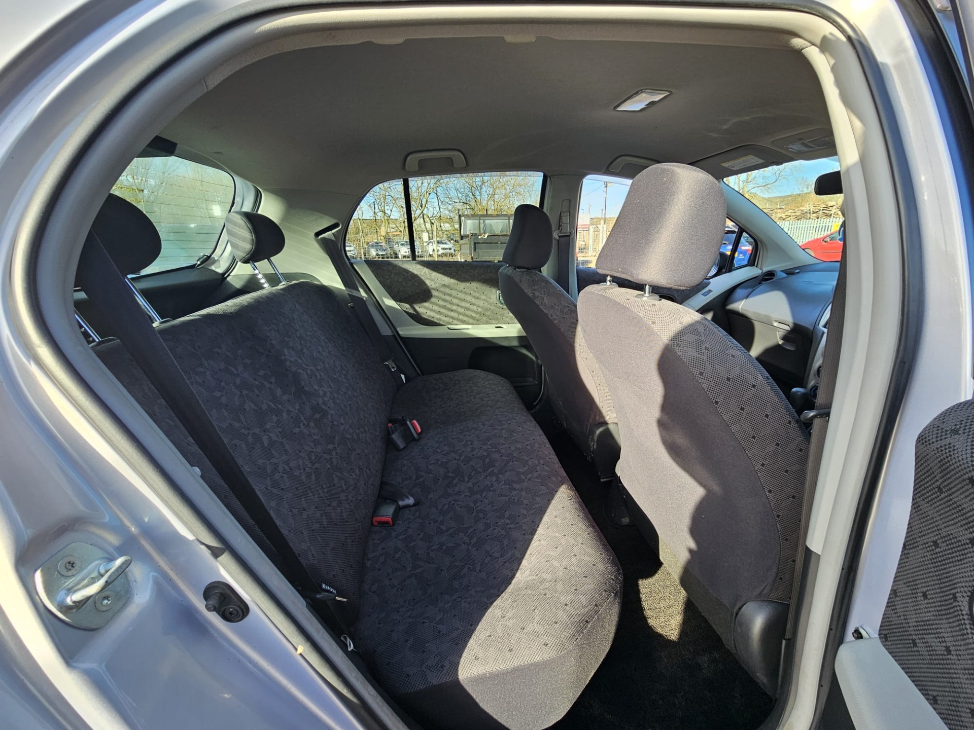 TOYOTA VITZ Yaris