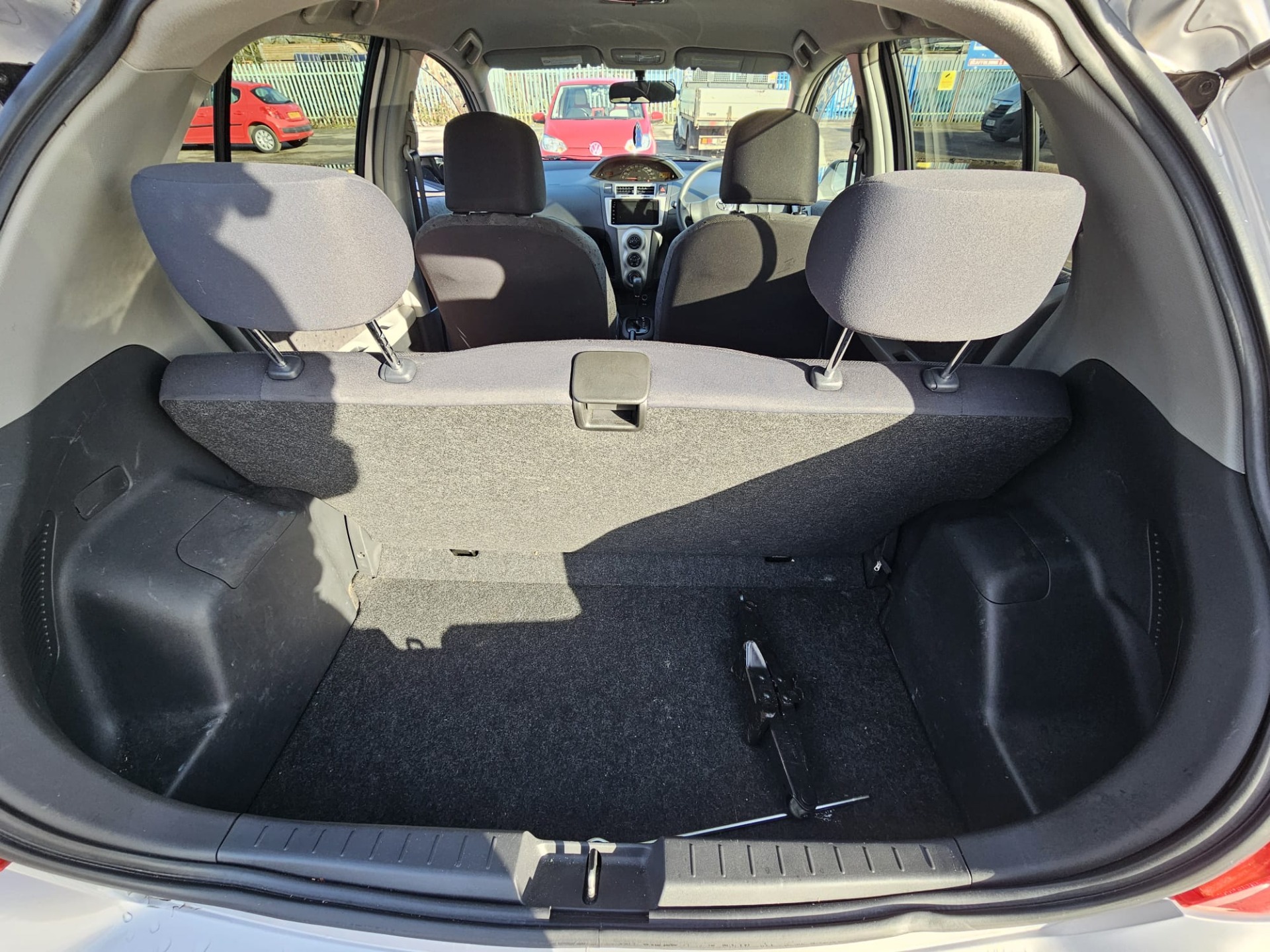 TOYOTA VITZ Yaris