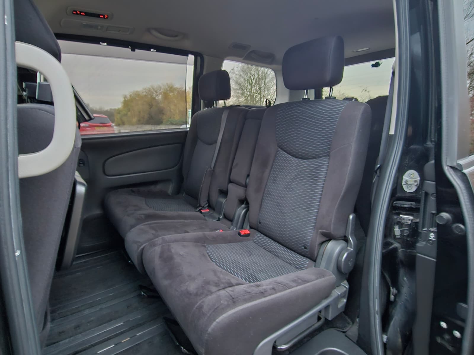 NISSAN SERENA 2.0h Automatic Hybrid CVT 8 Seater MPV
