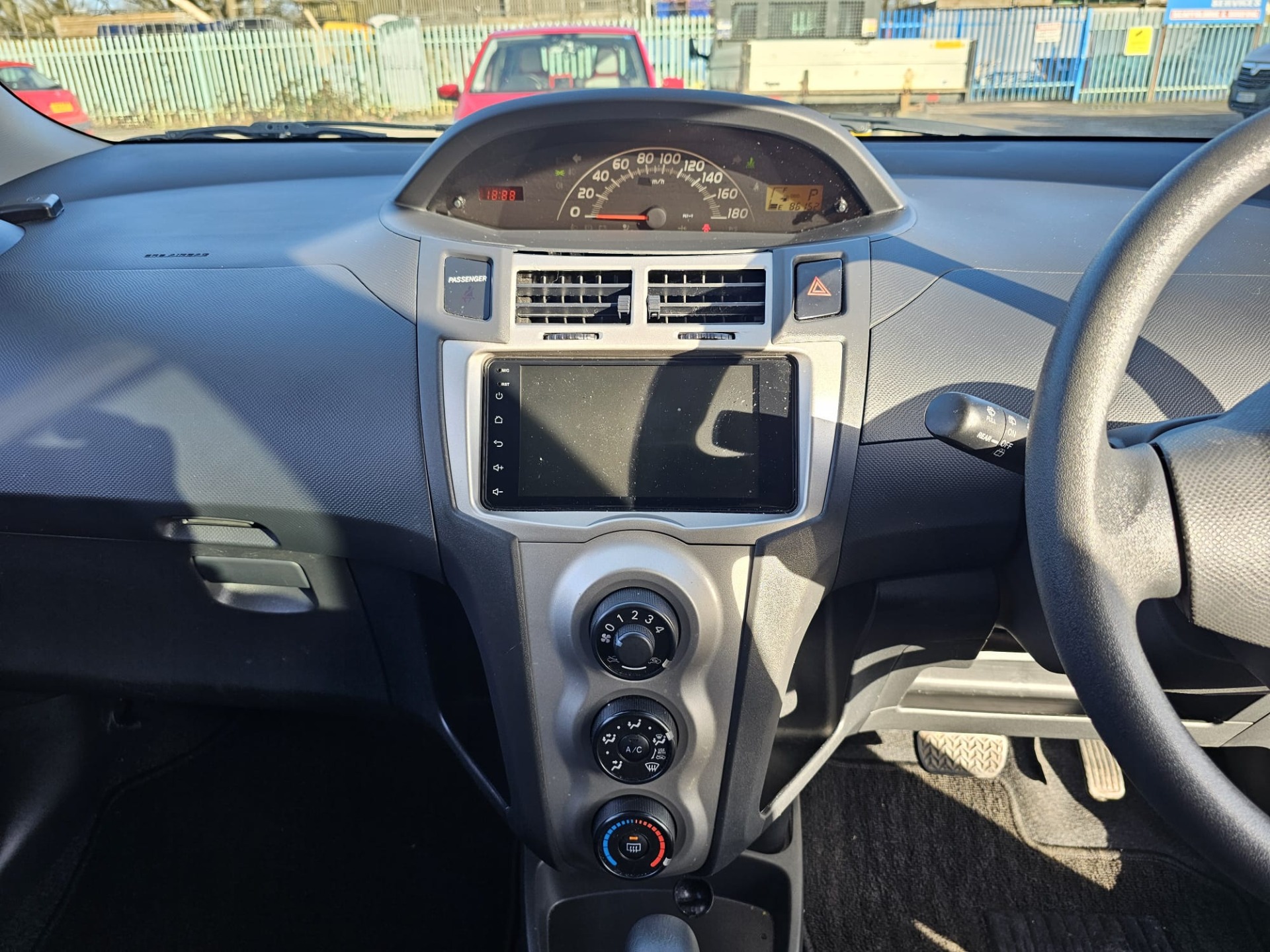 TOYOTA VITZ Yaris