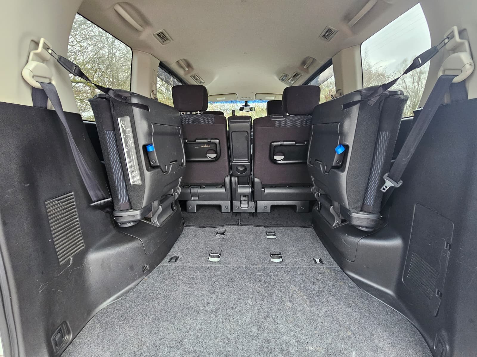 NISSAN SERENA 2.0h Automatic Hybrid CVT 8 Seater MPV