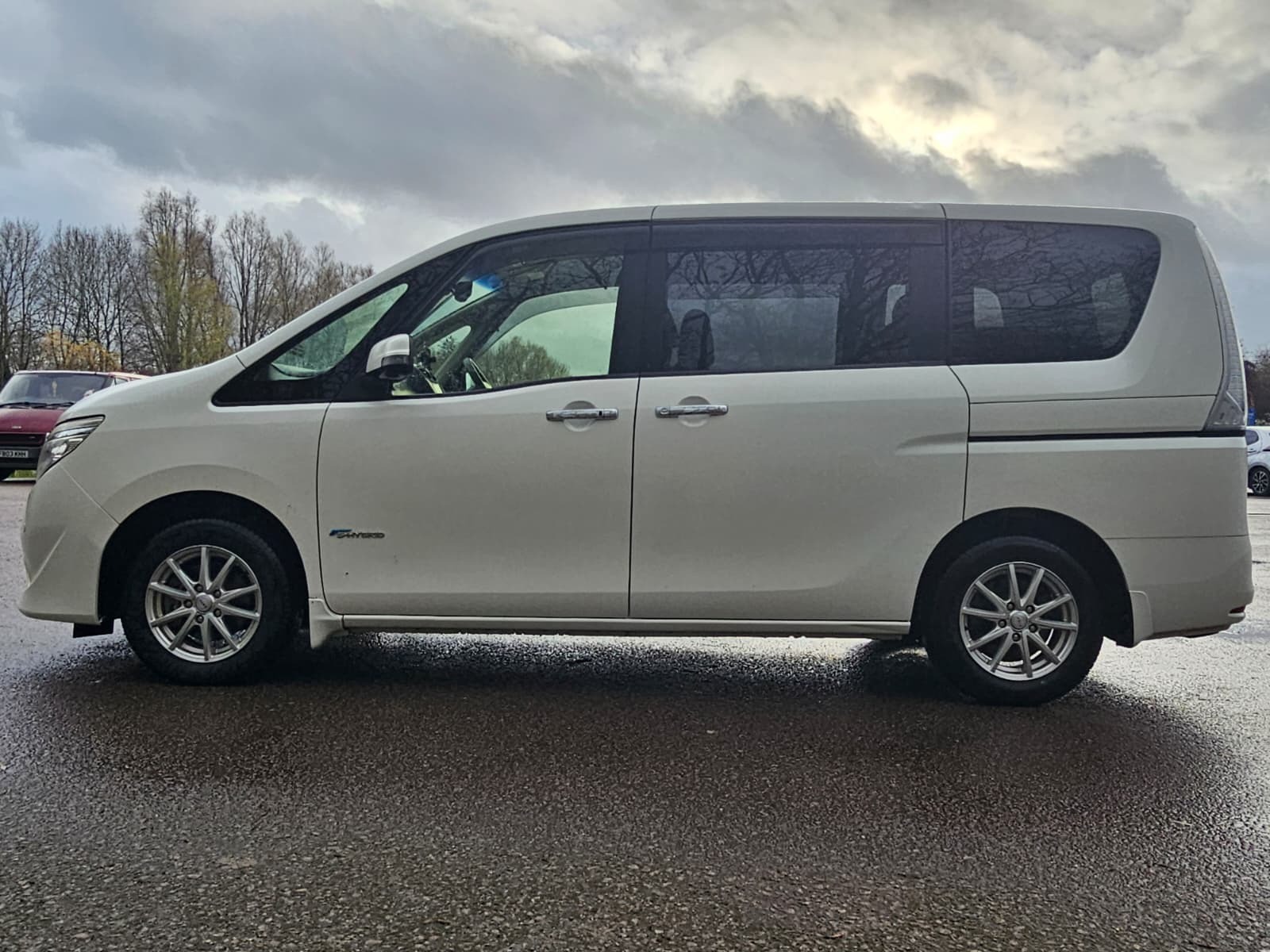 NISSAN SERENA 2.0h Automatic Hybrid CVT 8 Seater MPV