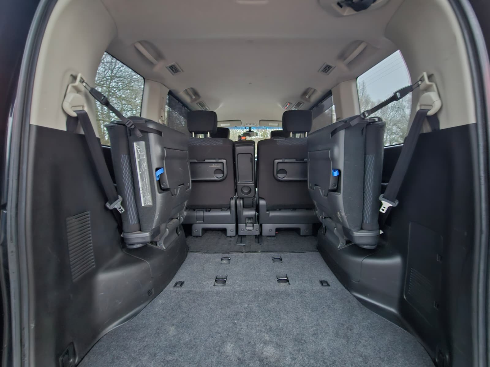 NISSAN SERENA 2.0h Automatic Hybrid CVT 8 Seater MPV