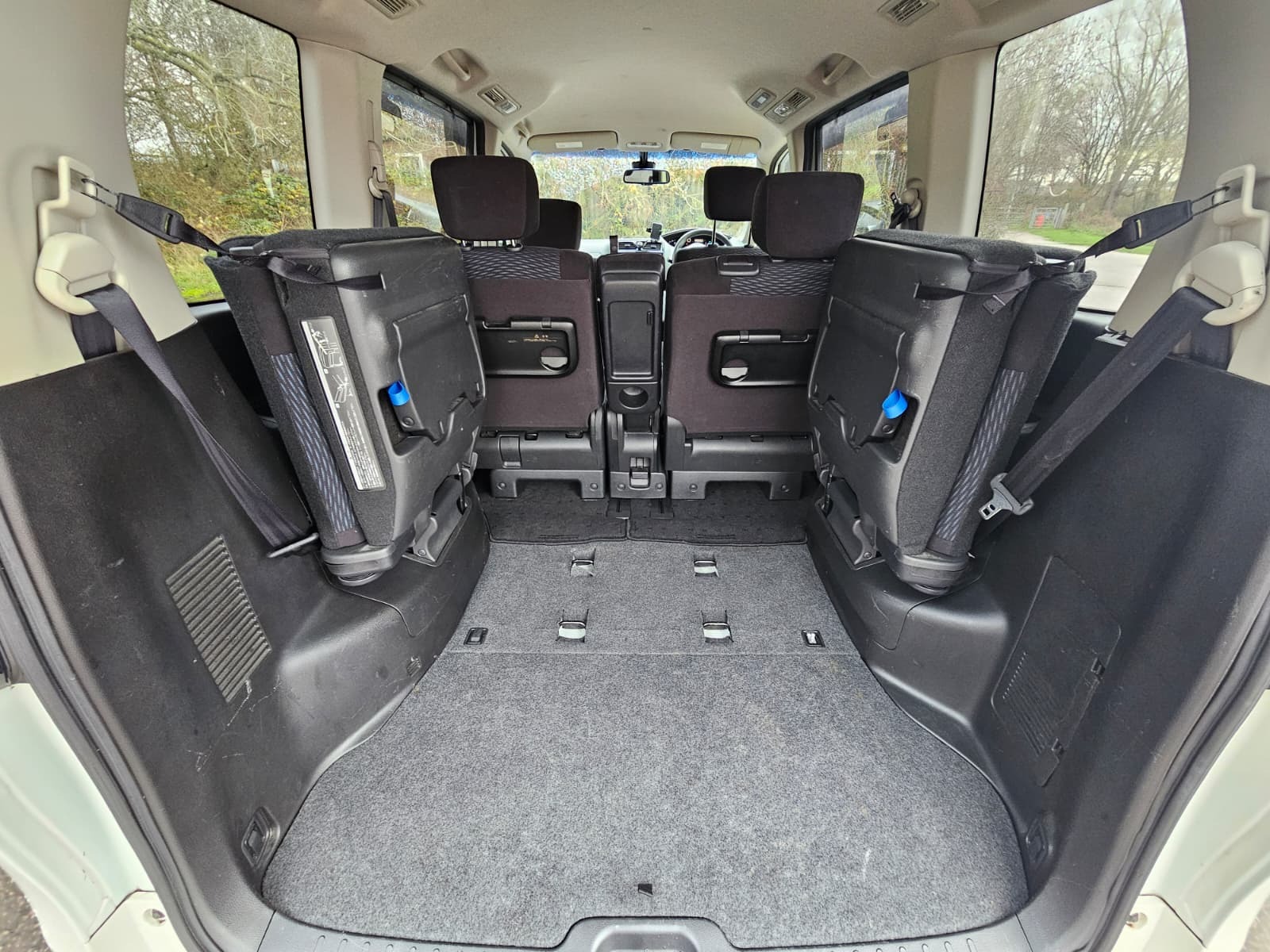 NISSAN SERENA 2.0h Automatic Hybrid CVT 8 Seater MPV