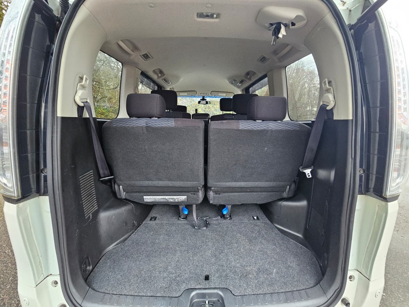 NISSAN SERENA 2.0h Automatic Hybrid CVT 8 Seater MPV