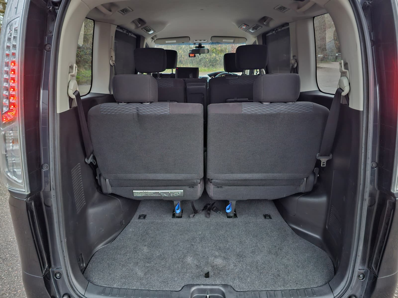 NISSAN SERENA 2.0h Automatic Hybrid CVT 8 Seater MPV