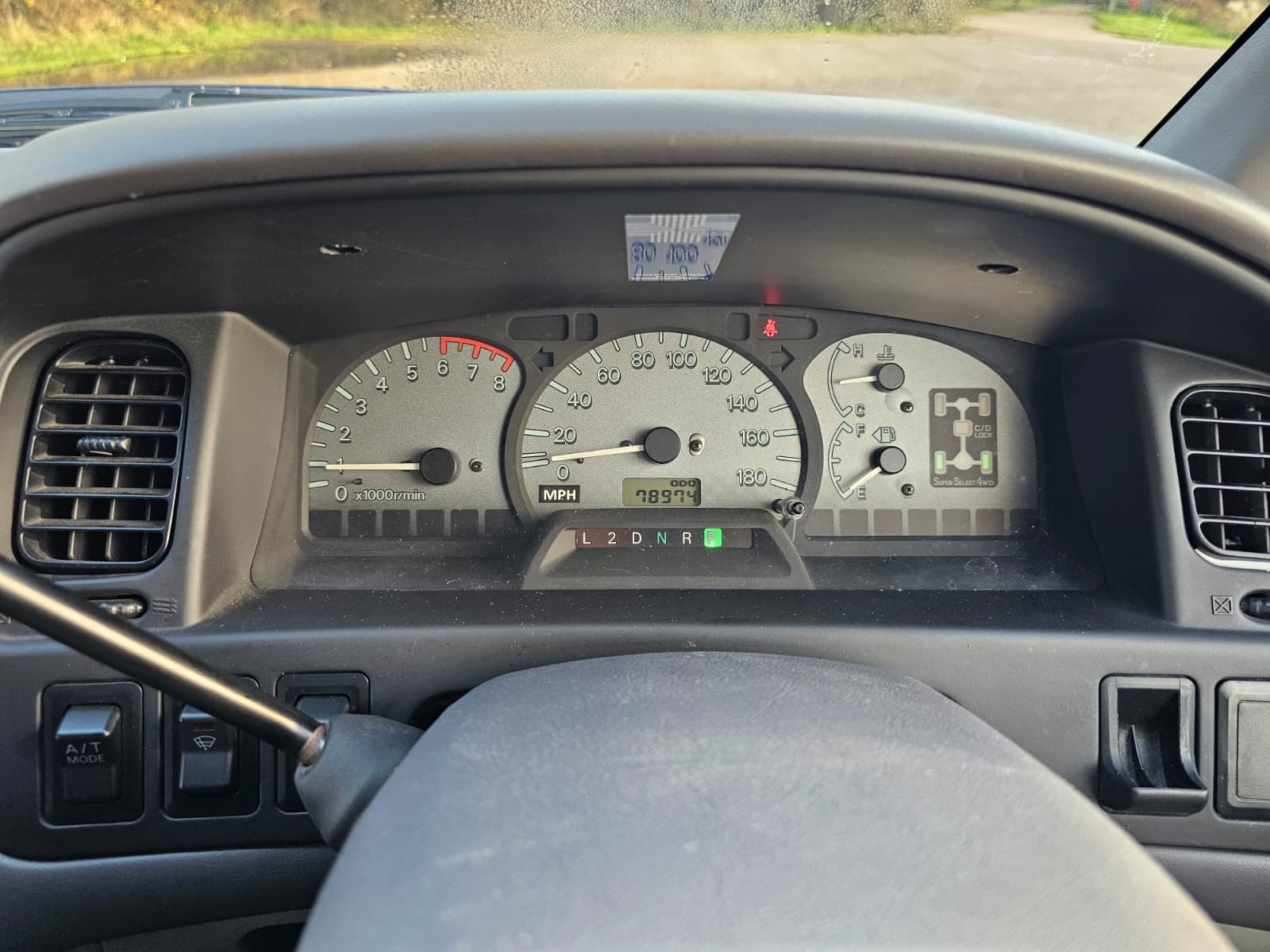 MITSUBISHI DELICA L400 Spacegear Chamonix 3.0 Auto V6 4X4 / 2WD