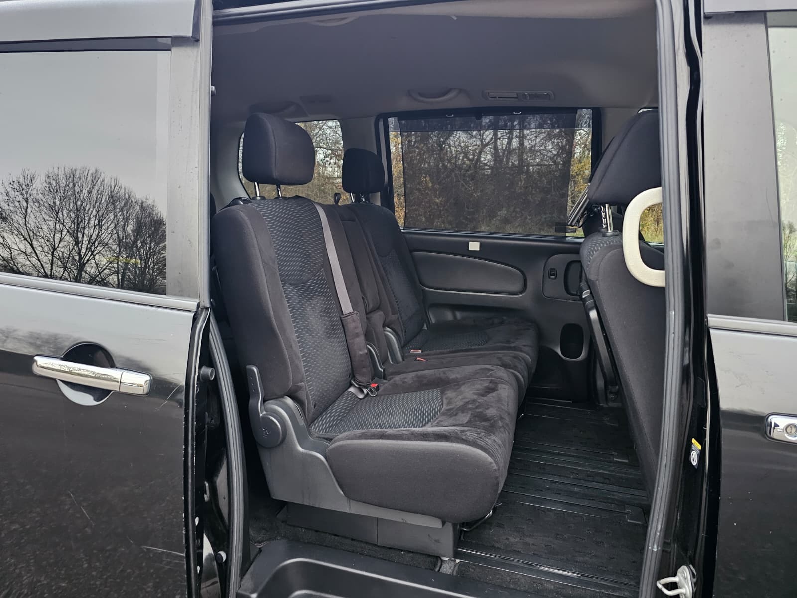 NISSAN SERENA 2.0h Automatic Hybrid CVT 8 Seater MPV