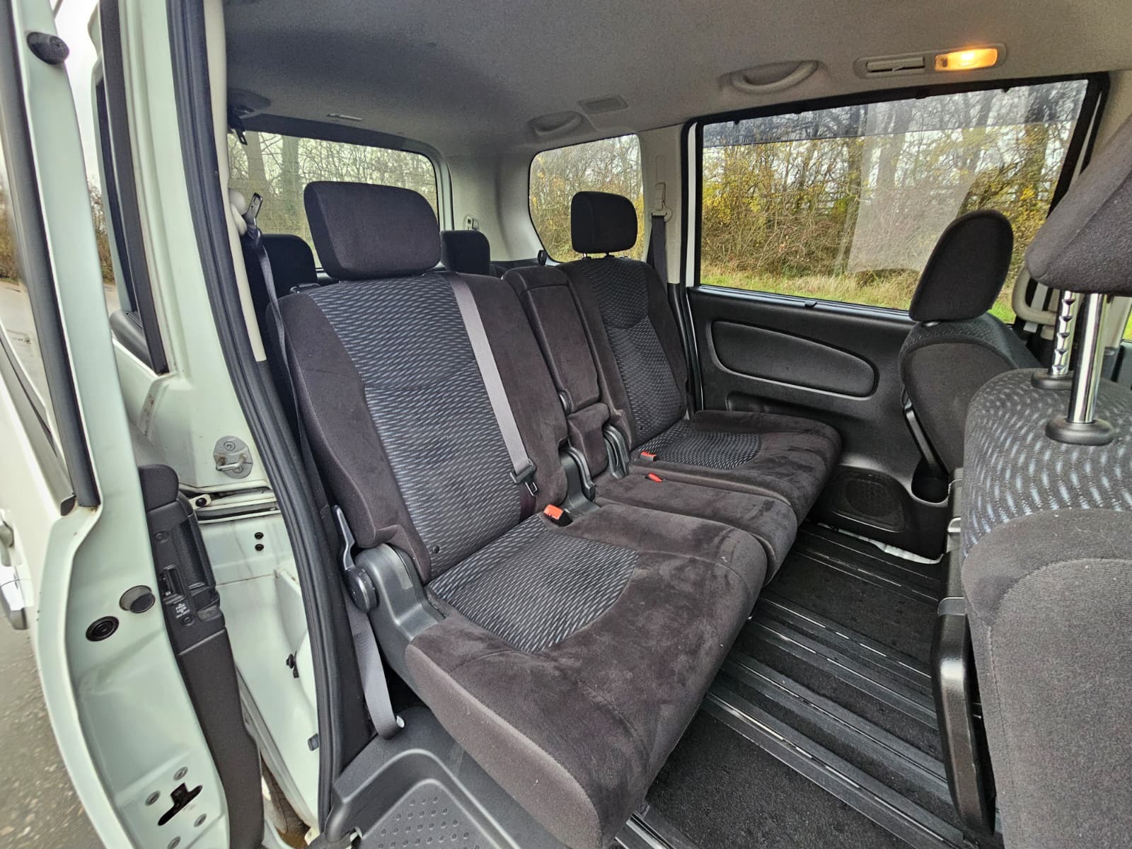 NISSAN SERENA 2.0h Automatic Hybrid CVT 8 Seater MPV