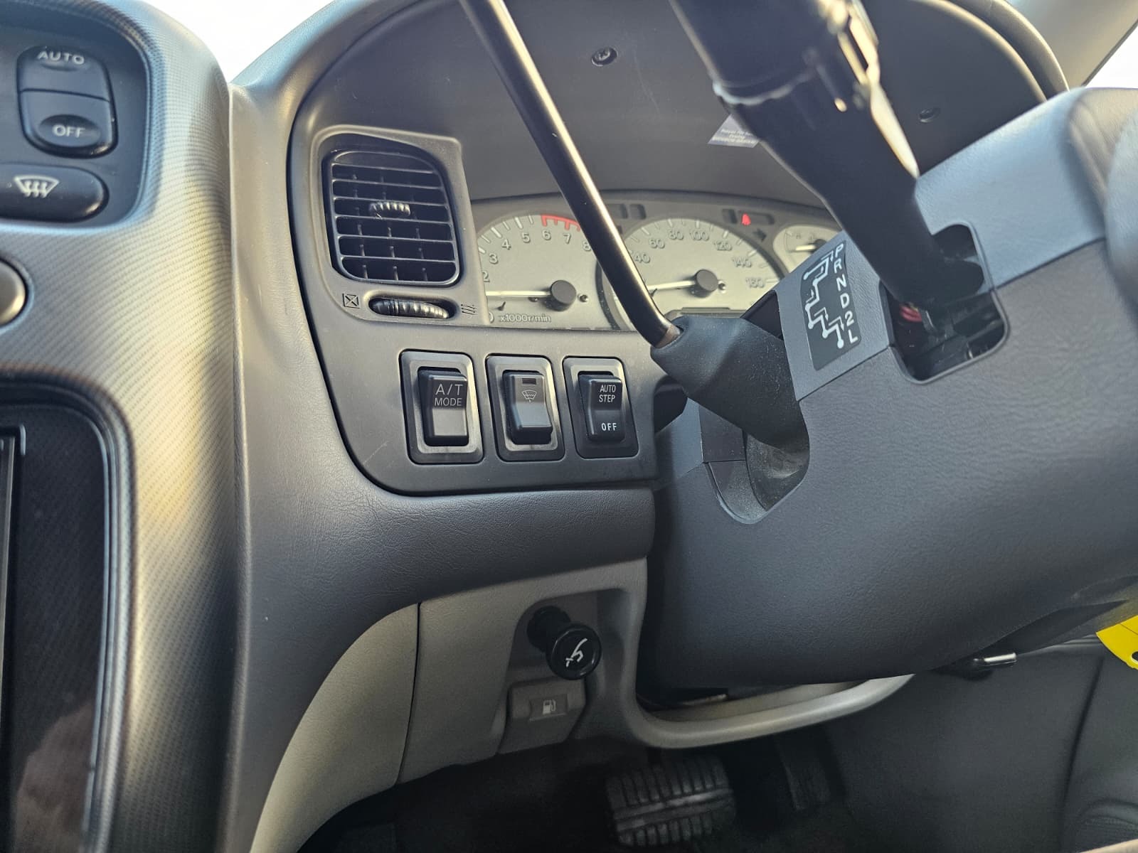 MITSUBISHI DELICA L400 Spacegear Chamonix 3.0 Auto V6 4X4 / 2WD