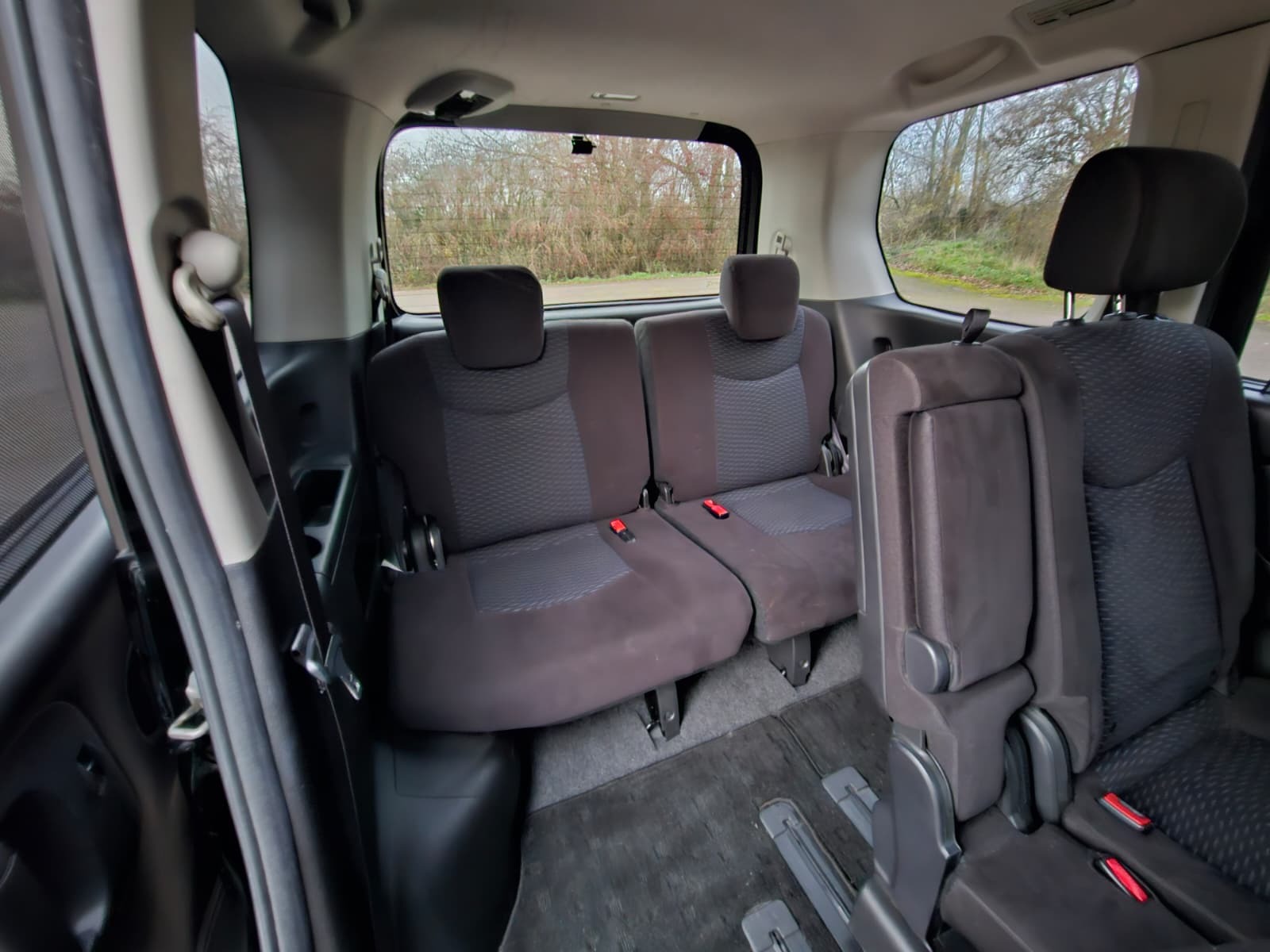 NISSAN SERENA 2.0h Automatic Hybrid CVT 8 Seater MPV