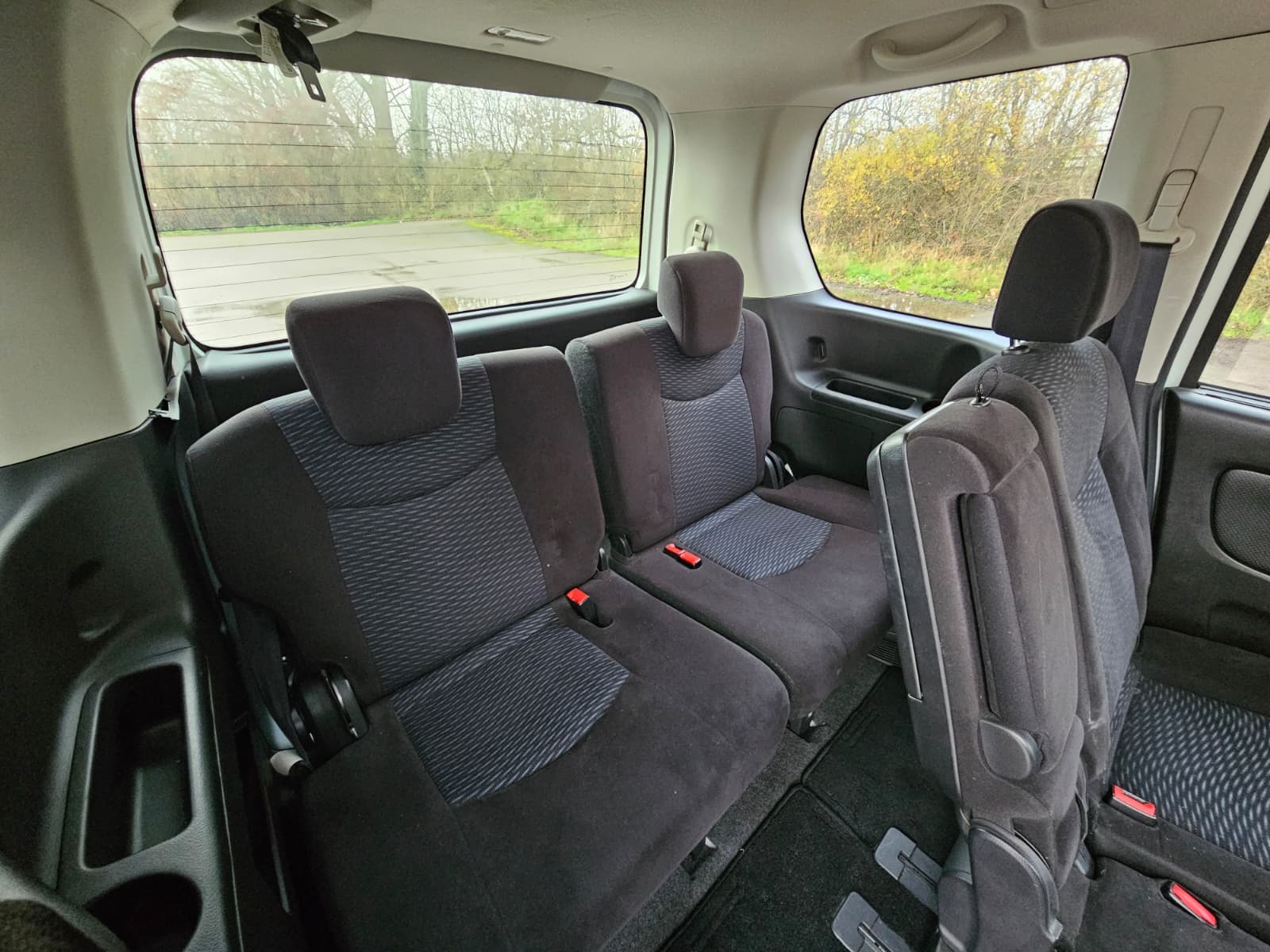 NISSAN SERENA 2.0h Automatic Hybrid CVT 8 Seater MPV