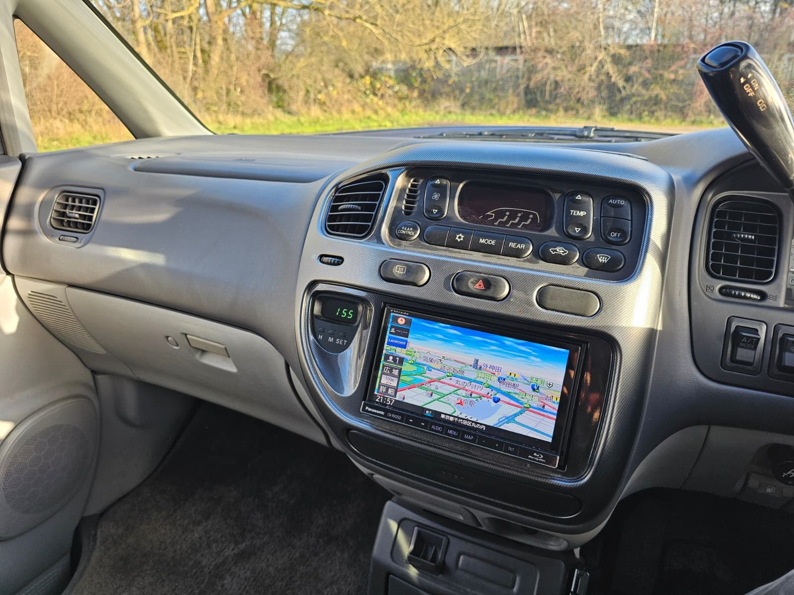 MITSUBISHI DELICA L400 Spacegear Chamonix 3.0 Auto V6 4X4 / 2WD